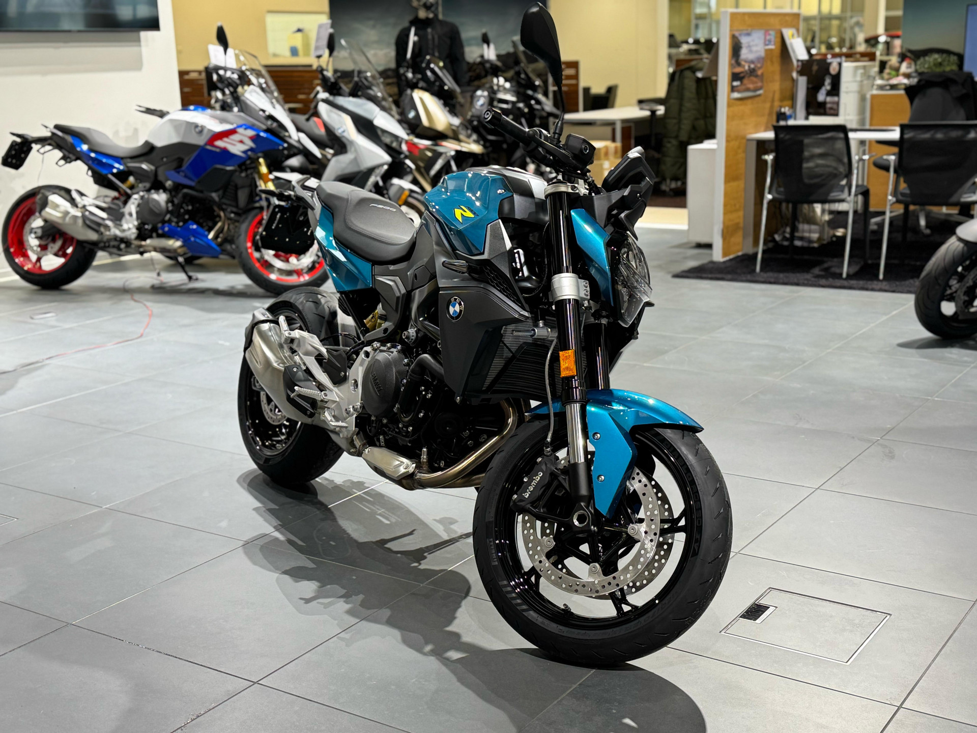 BMW F 900 R-showroom-element-1