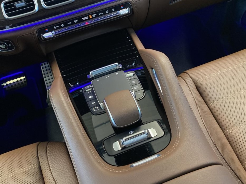 MERCEDES-BENZ GLS 450 d 4Matic-image-10