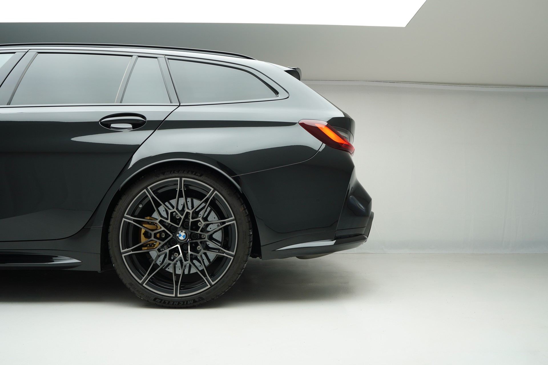 BMW M3 Touring xDrive Competition M-image-8