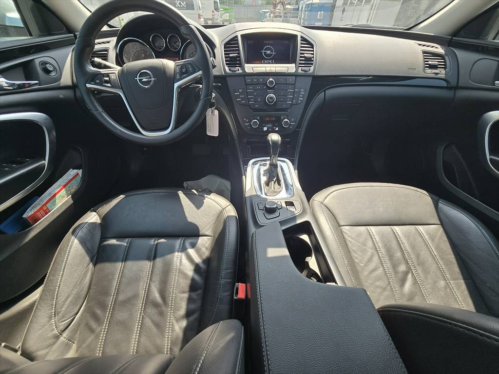 OPEL Insignia 2.0 Turbo Sport 4WD Automatic-image-10