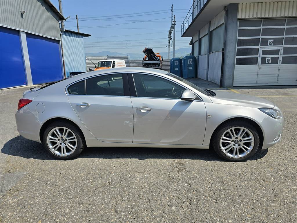 OPEL Insignia 2.0 Turbo Sport 4WD Automatic-image-5