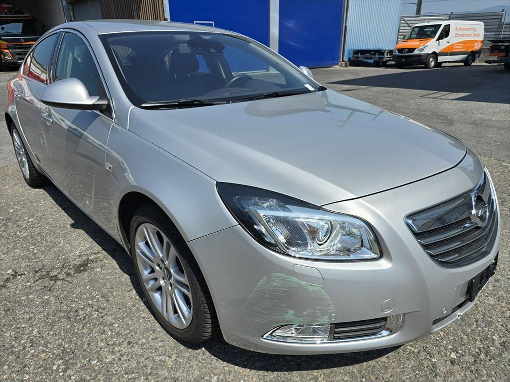 OPEL Insignia 2.0 Turbo Sport 4WD Automatic-image-6
