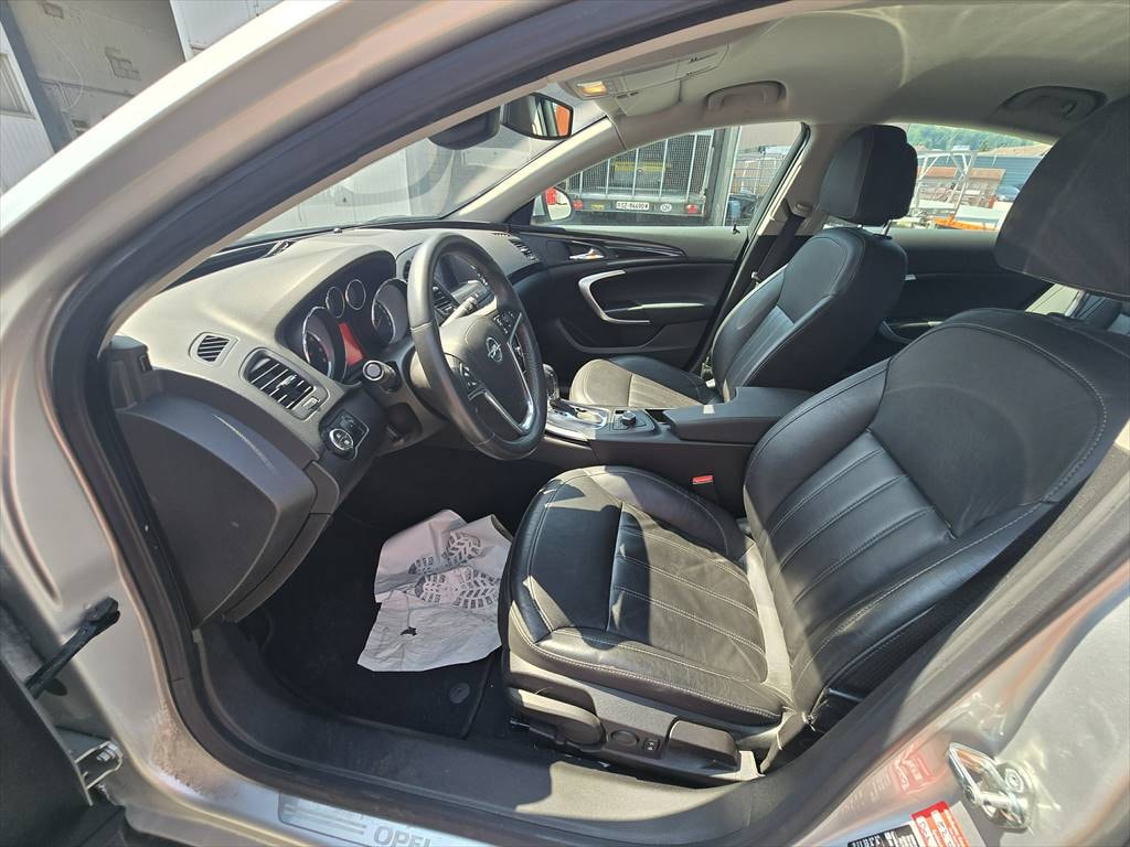OPEL Insignia 2.0 Turbo Sport 4WD Automatic-image-8