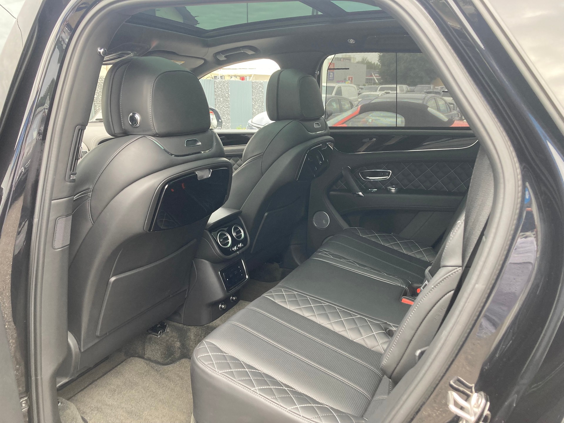 BENTLEY Bentayga W12 First Edition-image-7