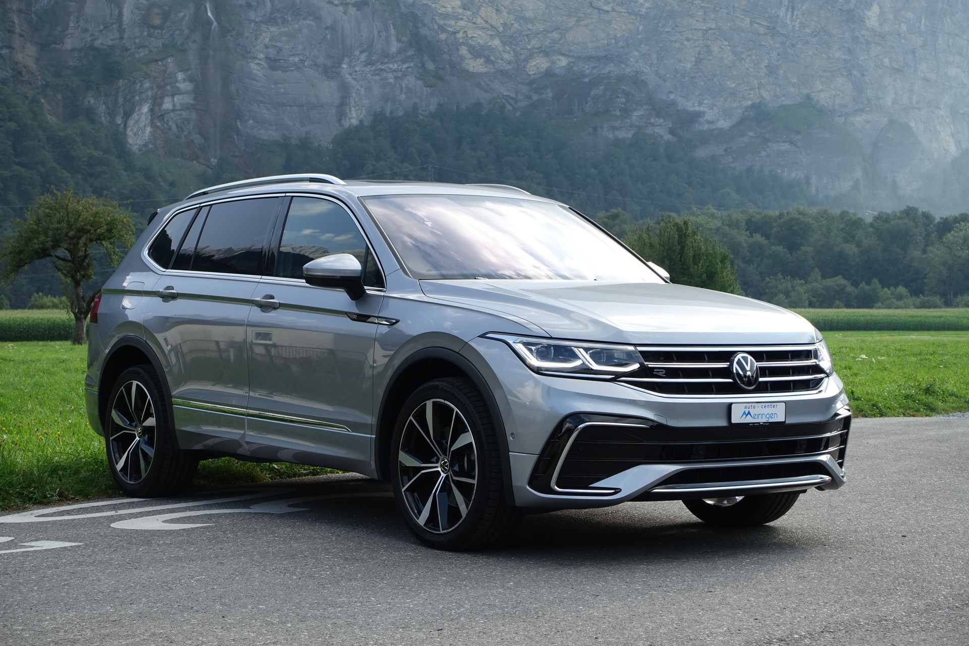 VW Tiguan Allspace 2.0 TSI R-Line 4Motion DSG | CH-Fahrzeug | 7 Plätzer-showroom-element-1