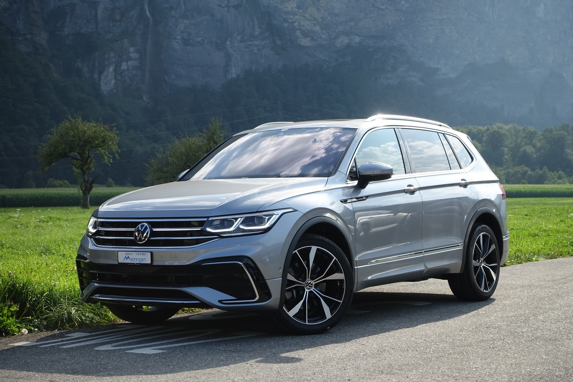 VW Tiguan Allspace 2.0 TSI R-Line 4Motion DSG | CH-Fahrzeug | 7 Plätzer