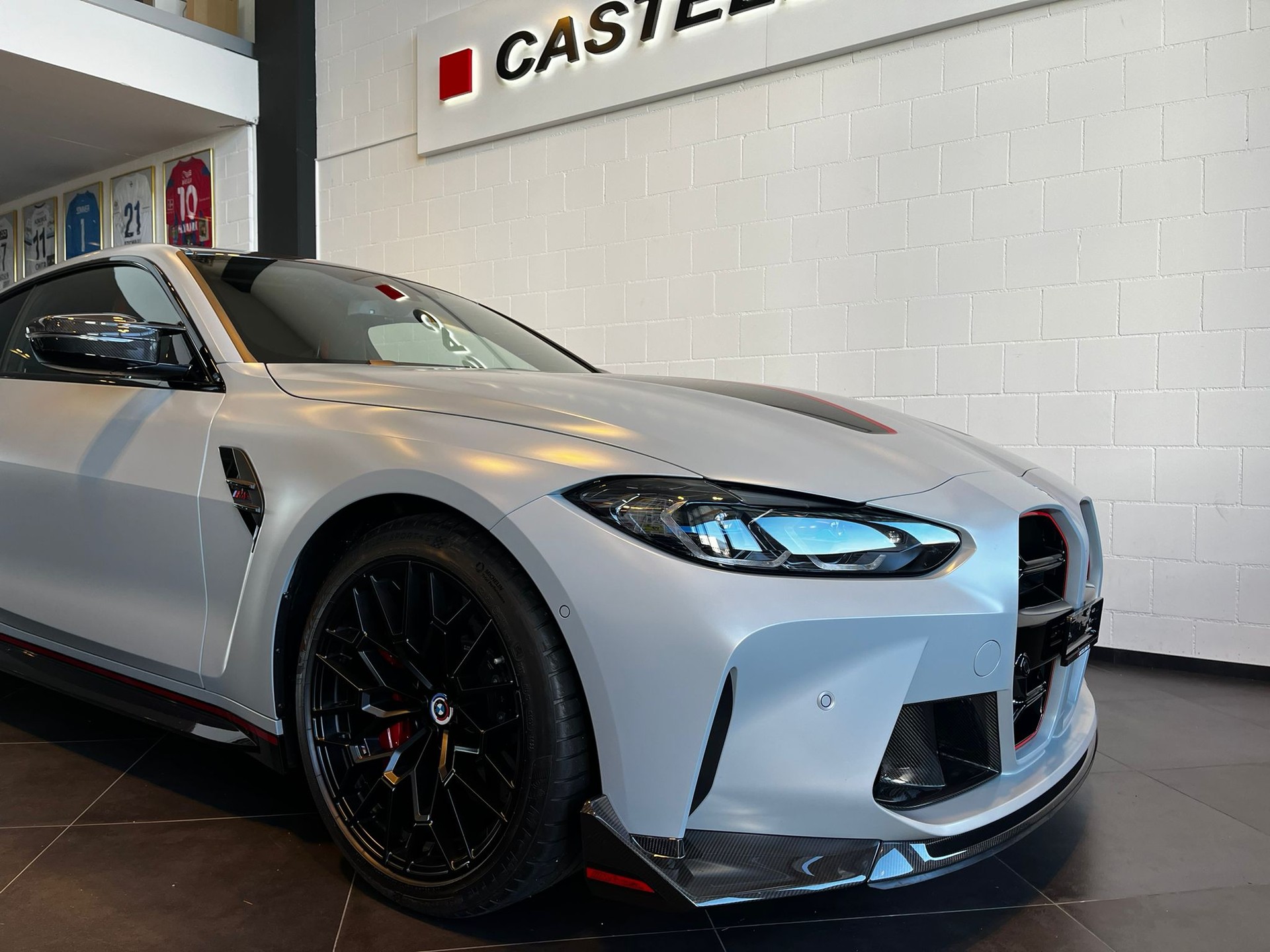 BMW M4 CSL Coupé-image-1