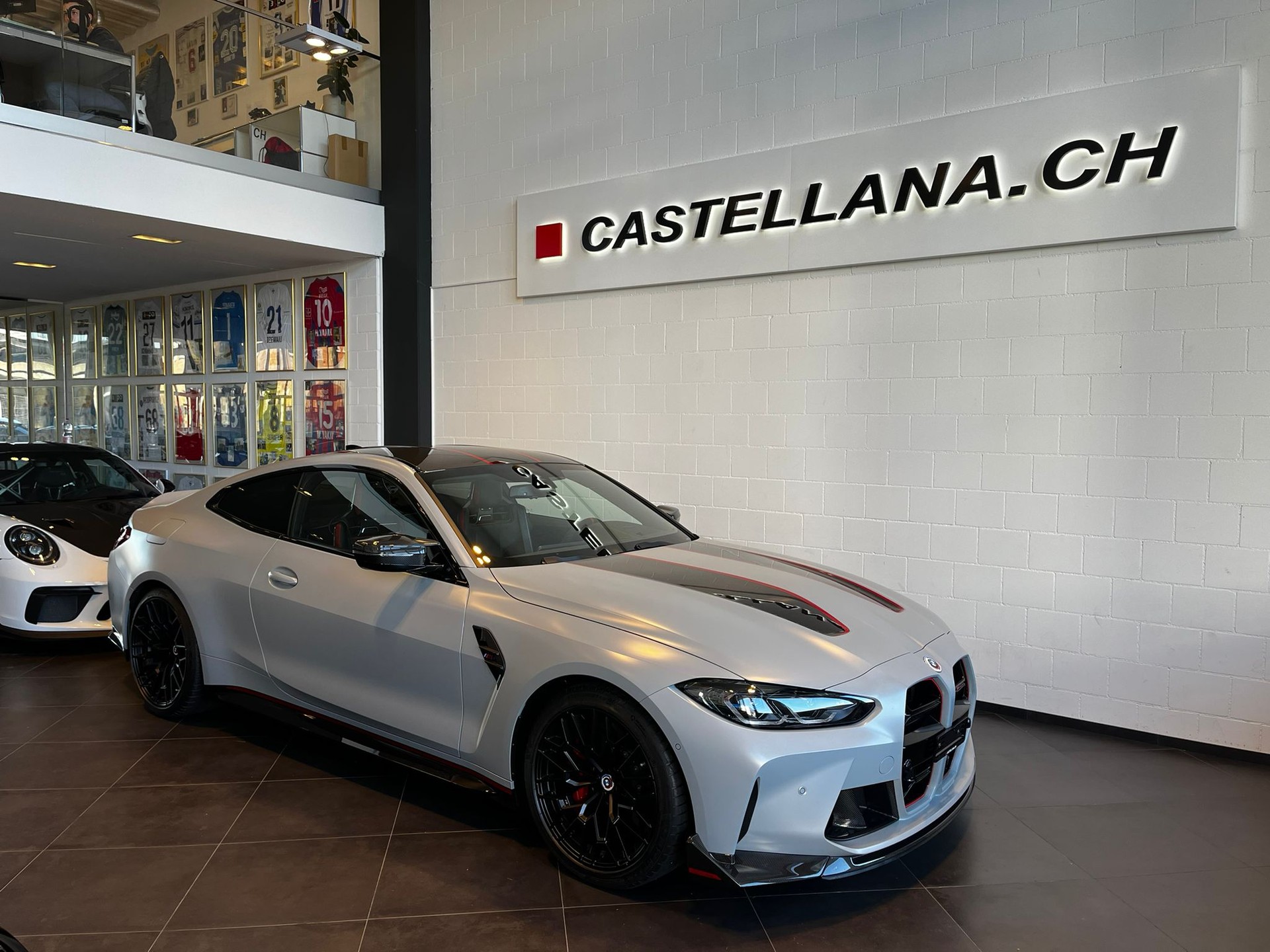 BMW M4 CSL Coupé-image-0