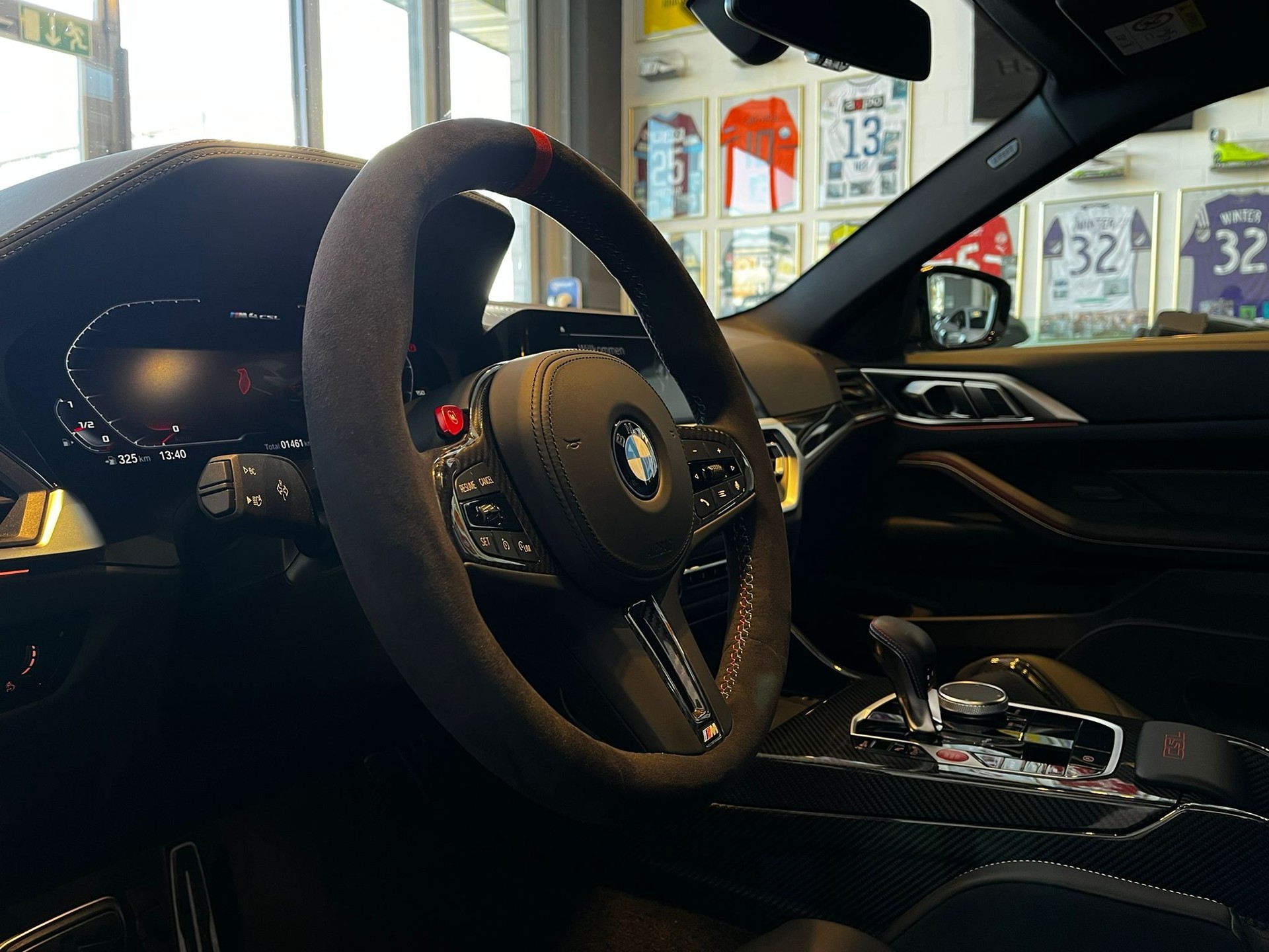 BMW M4 CSL Coupé-image-13