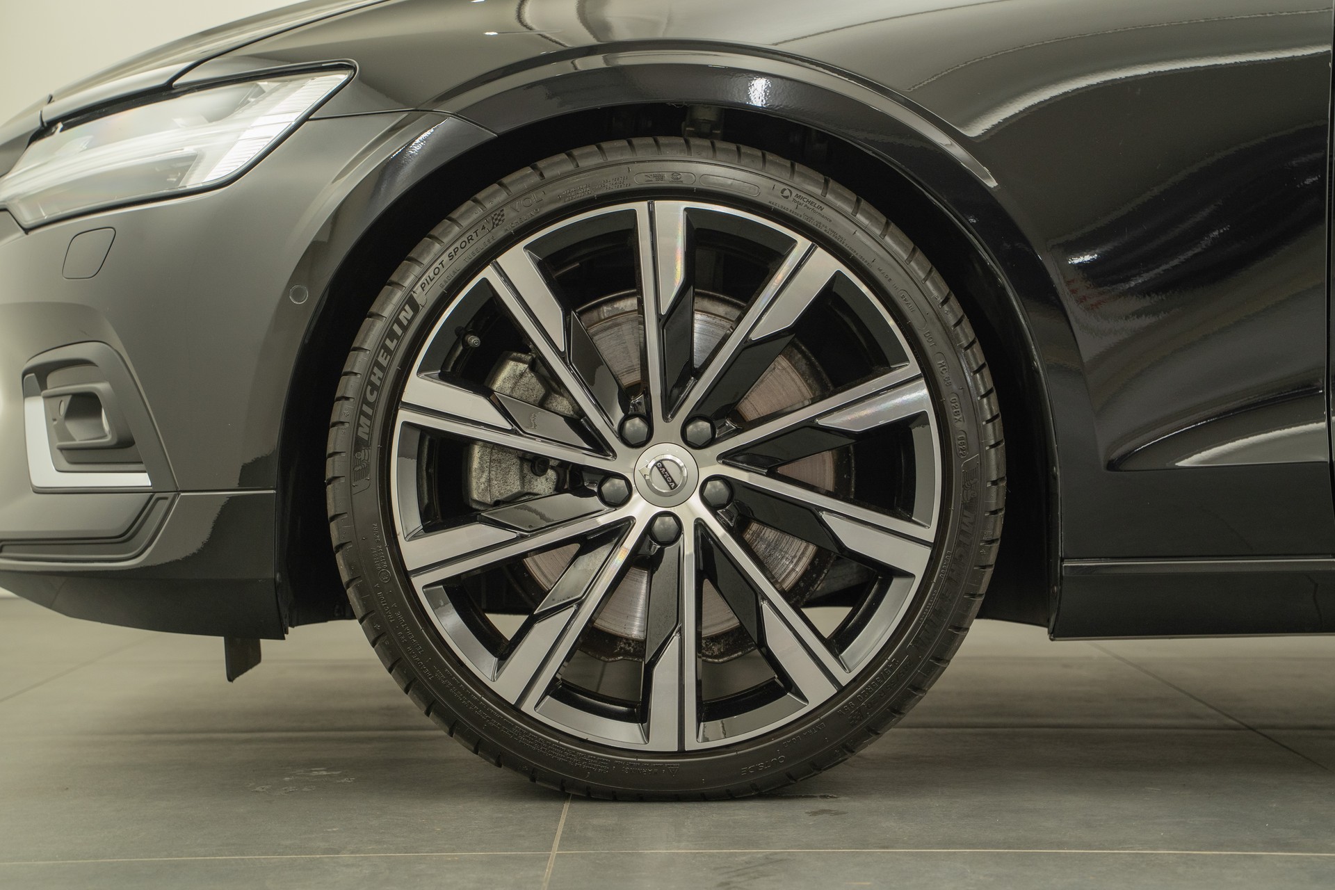VOLVO V60 2.0 B6 Ultimate Bright AWD-image-13