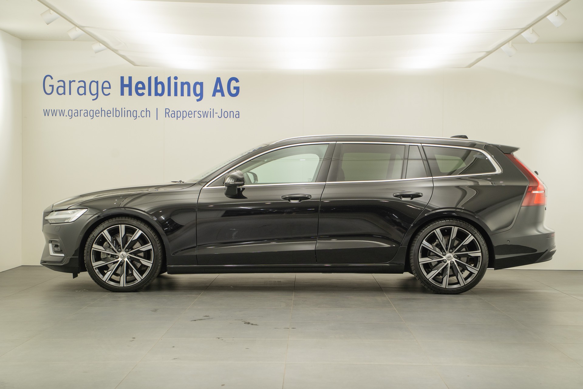 VOLVO V60 2.0 B6 Ultimate Bright AWD-image-2