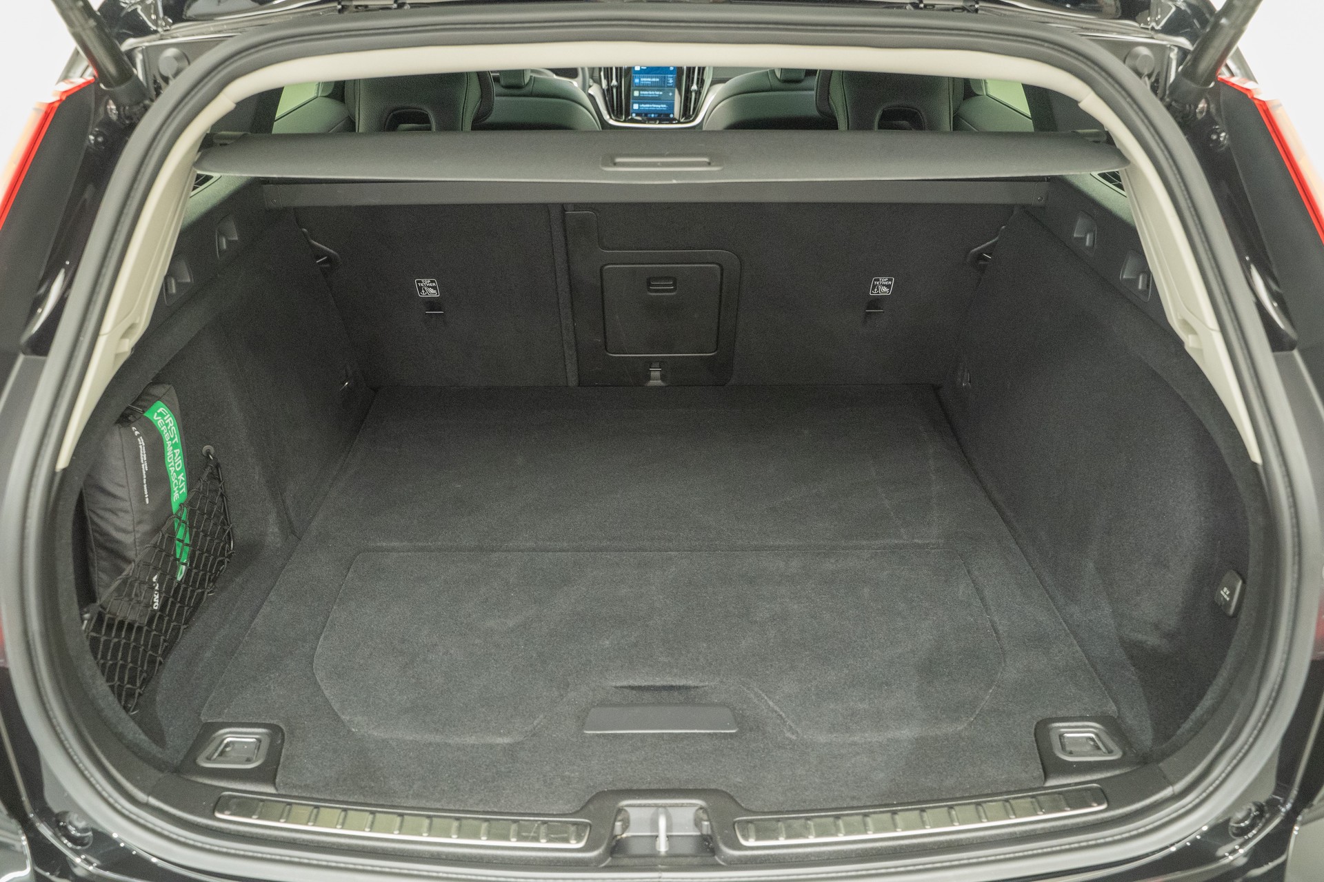 VOLVO V60 2.0 B6 Ultimate Bright AWD-image-4