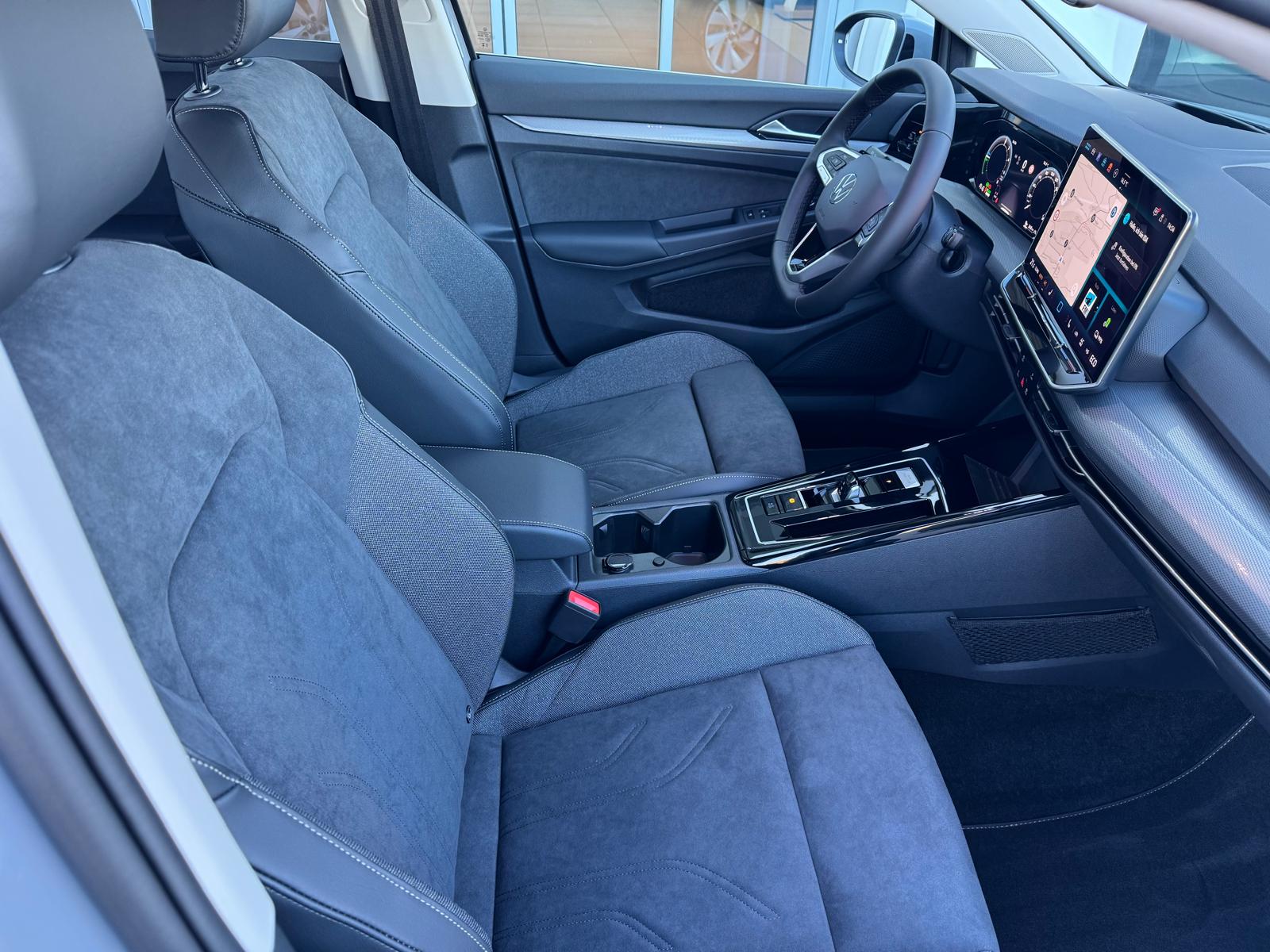 VW Golf 1.5 TSI PHEV Style-image-2