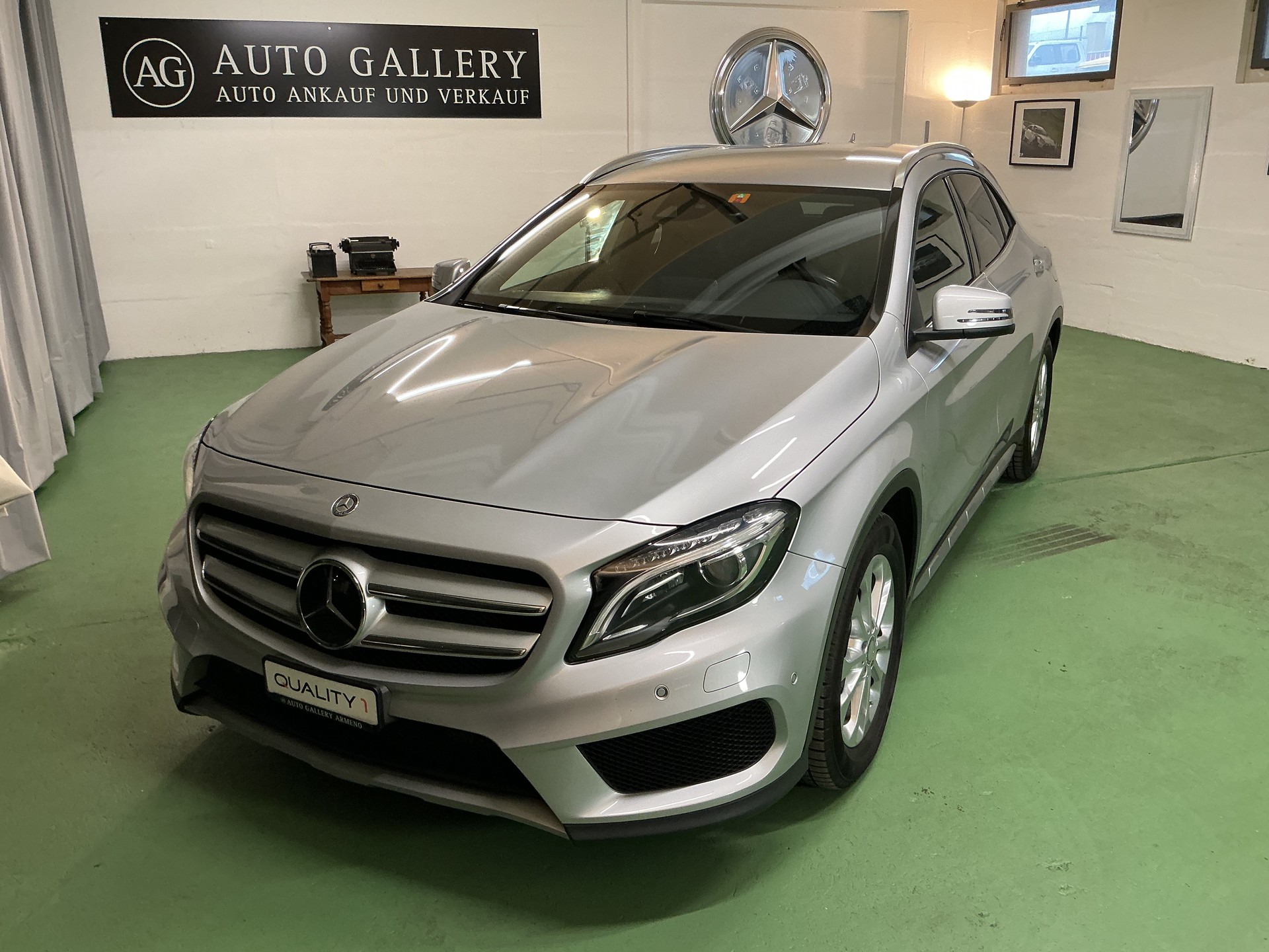 MERCEDES-BENZ GLA 250 AMG Line 4Matic 7G-DCT-image-1