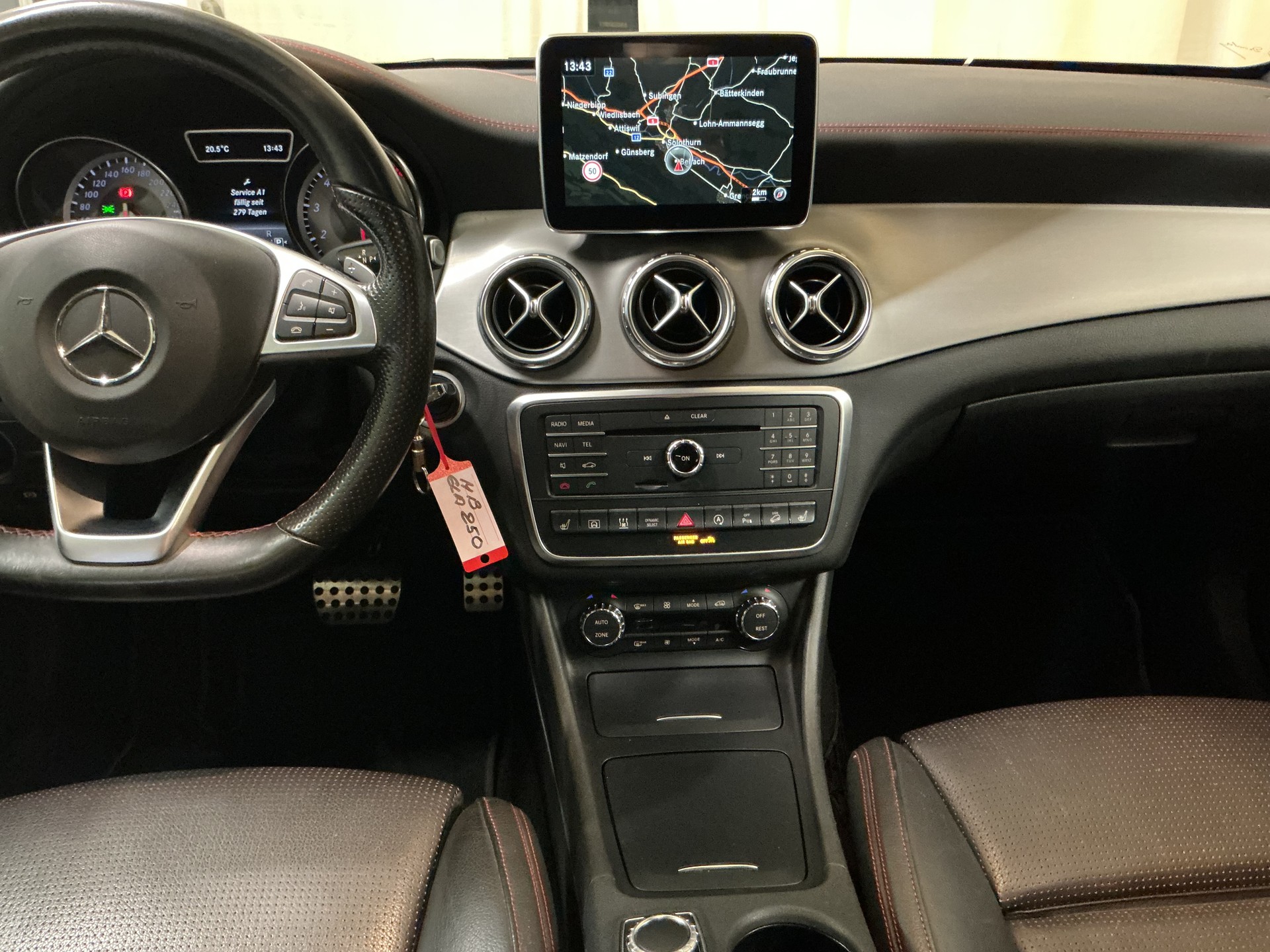 MERCEDES-BENZ GLA 250 AMG Line 4Matic 7G-DCT-image-12