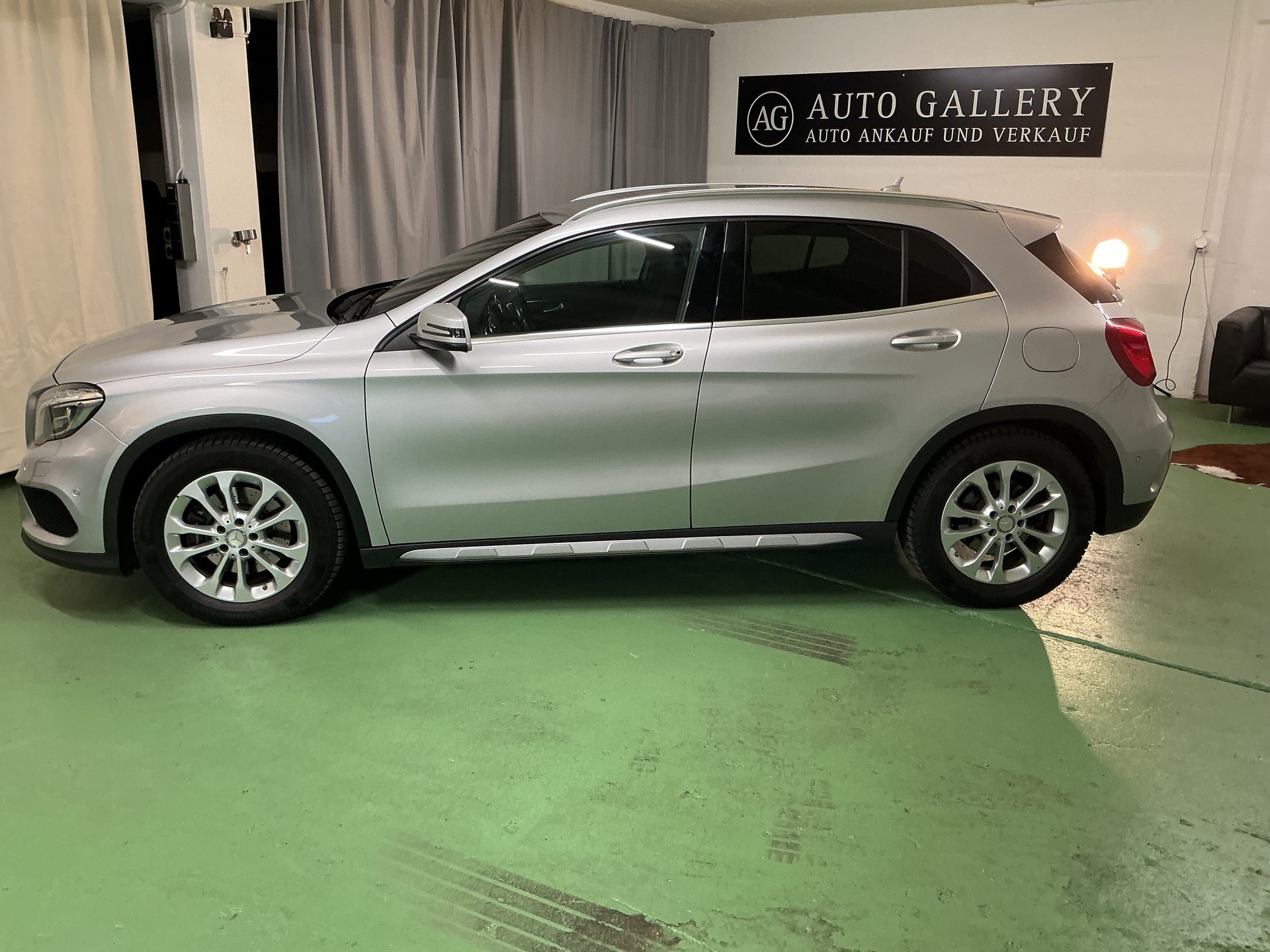 MERCEDES-BENZ GLA 250 AMG Line 4Matic 7G-DCT-image-3