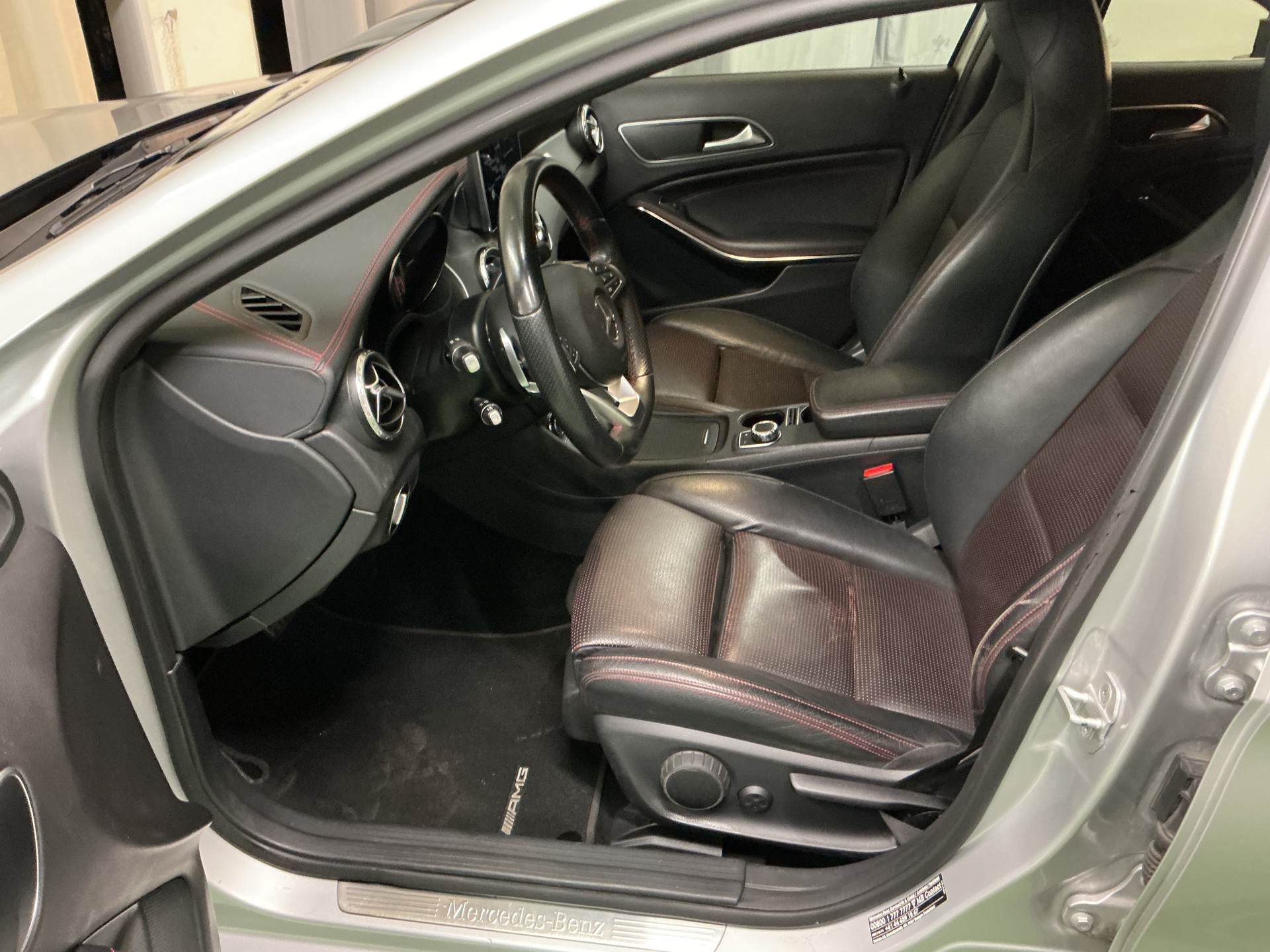 MERCEDES-BENZ GLA 250 AMG Line 4Matic 7G-DCT-image-9