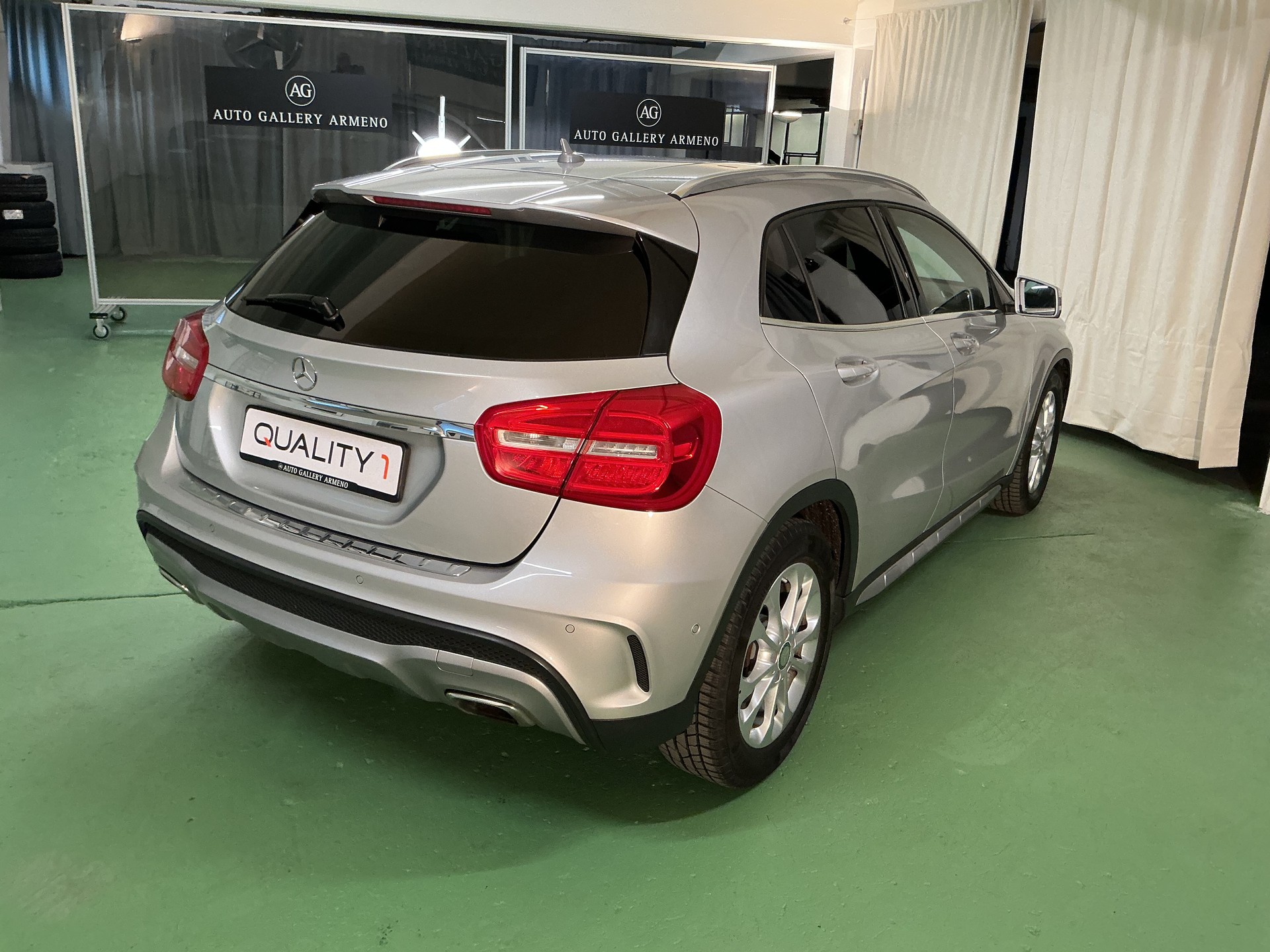 MERCEDES-BENZ GLA 250 AMG Line 4Matic 7G-DCT-image-6