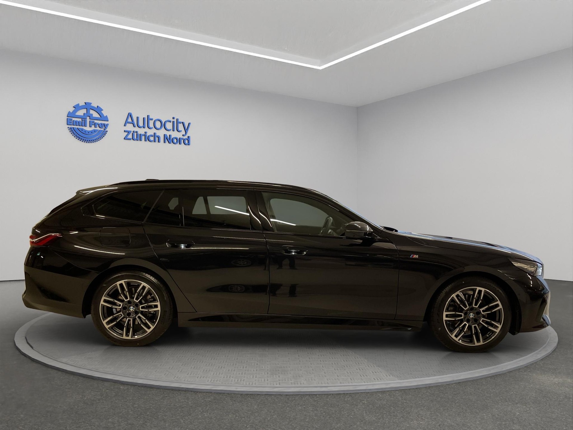 BMW 520d xDrive 48V Touring-image-5