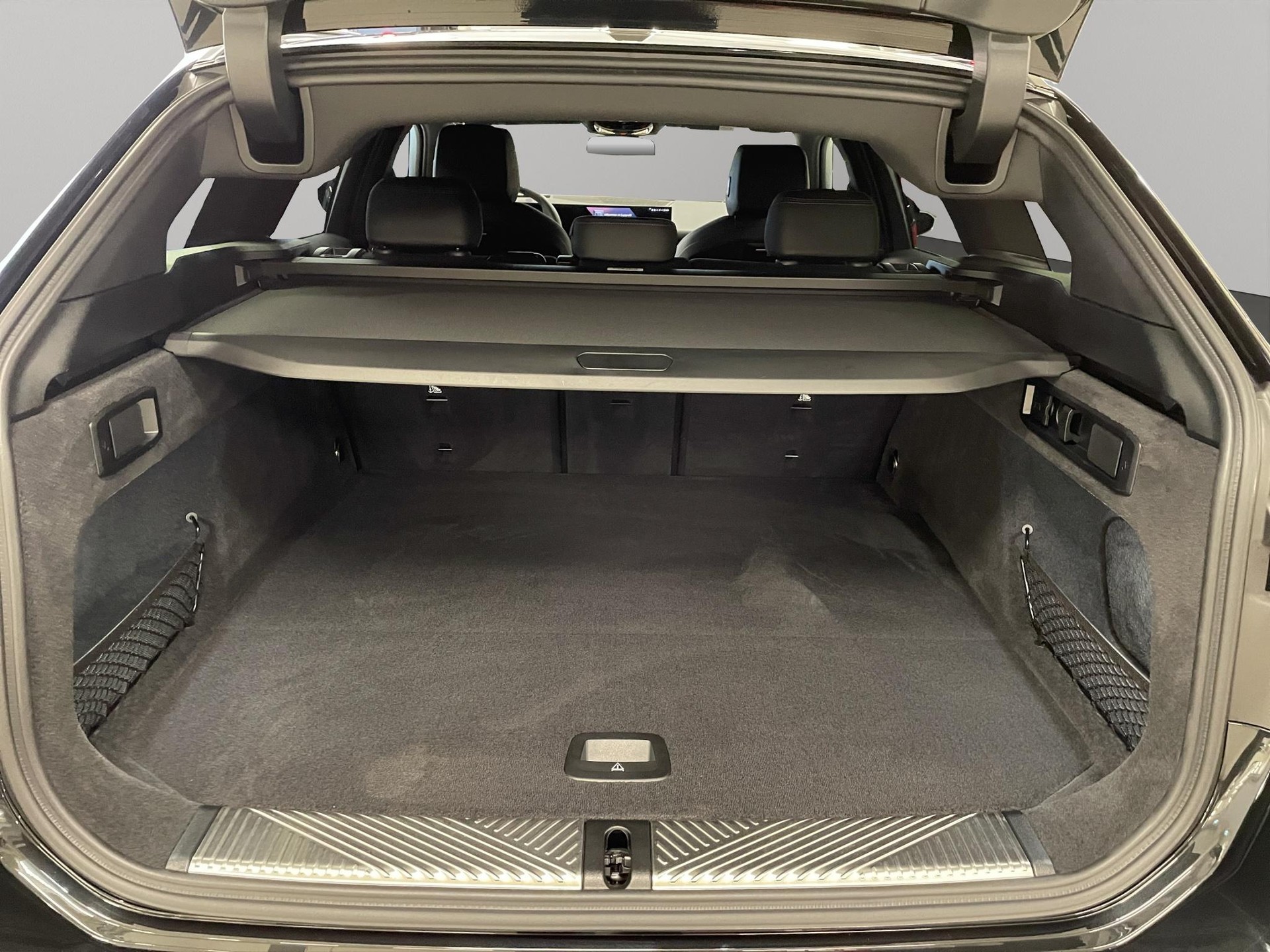BMW 520d xDrive 48V Touring-image-19