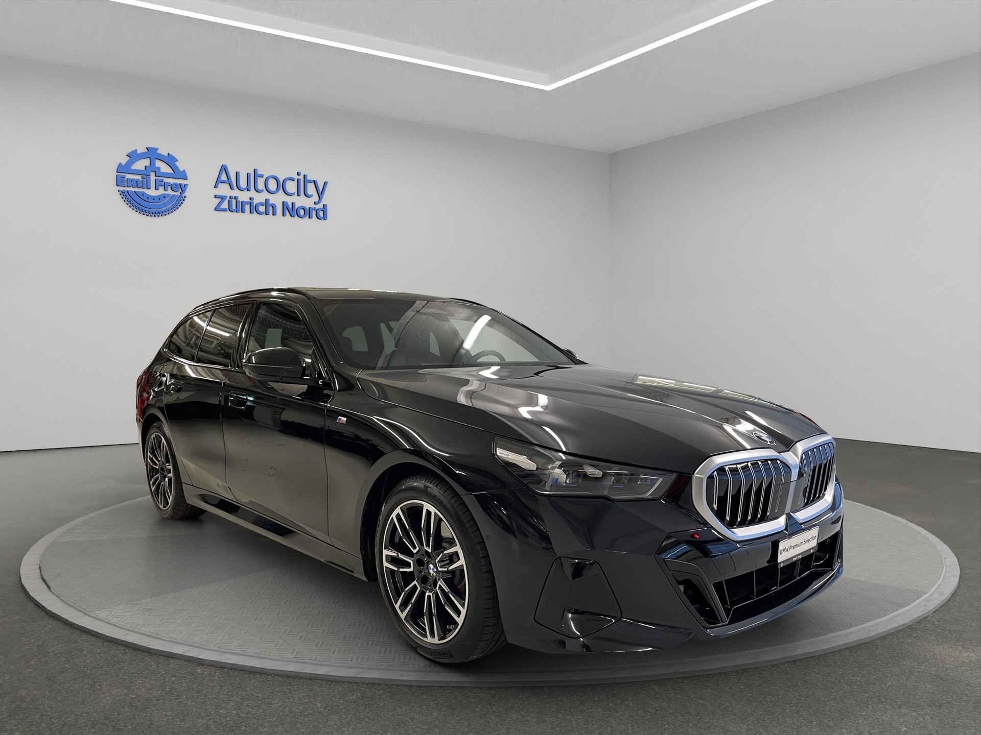 BMW 520d xDrive 48V Touring-image-2