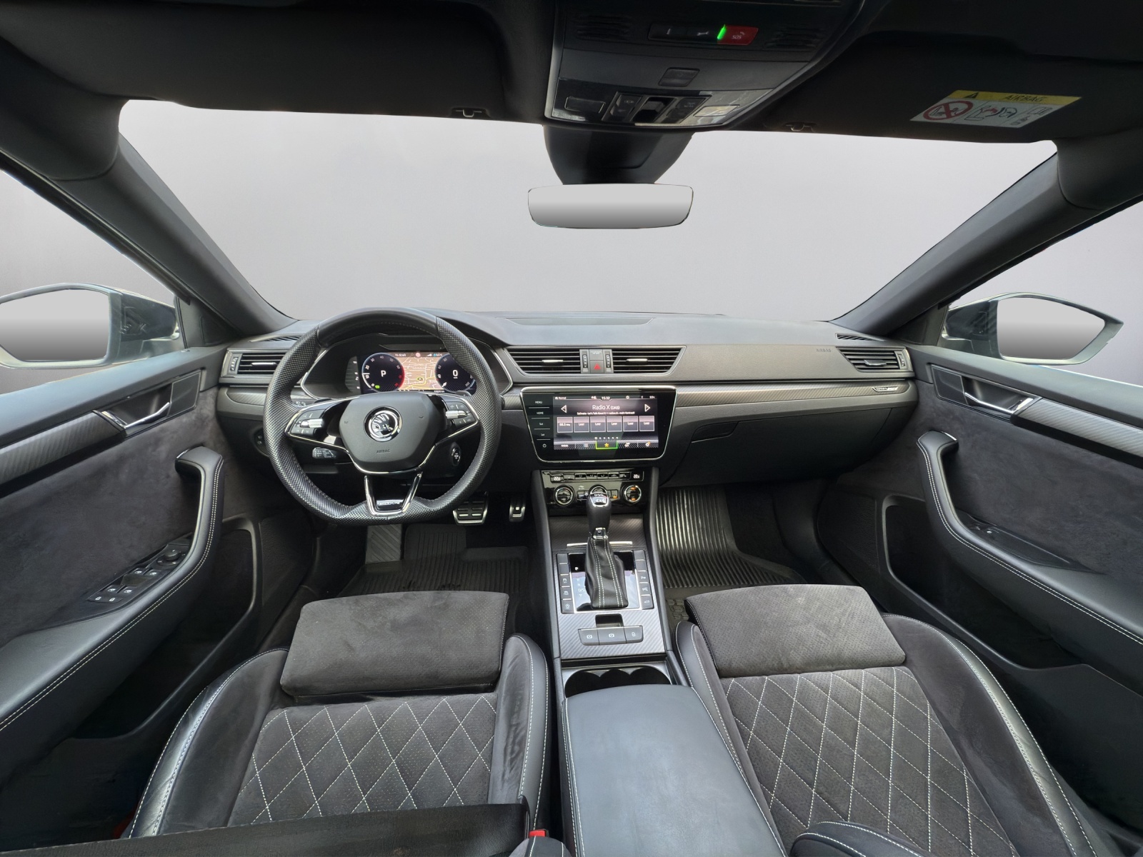 SKODA Superb Combi 2.0 TSI SportLine 4x4 DSG-image-9