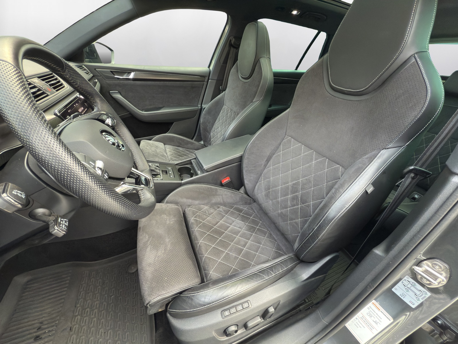 SKODA Superb Combi 2.0 TSI SportLine 4x4 DSG-image-13