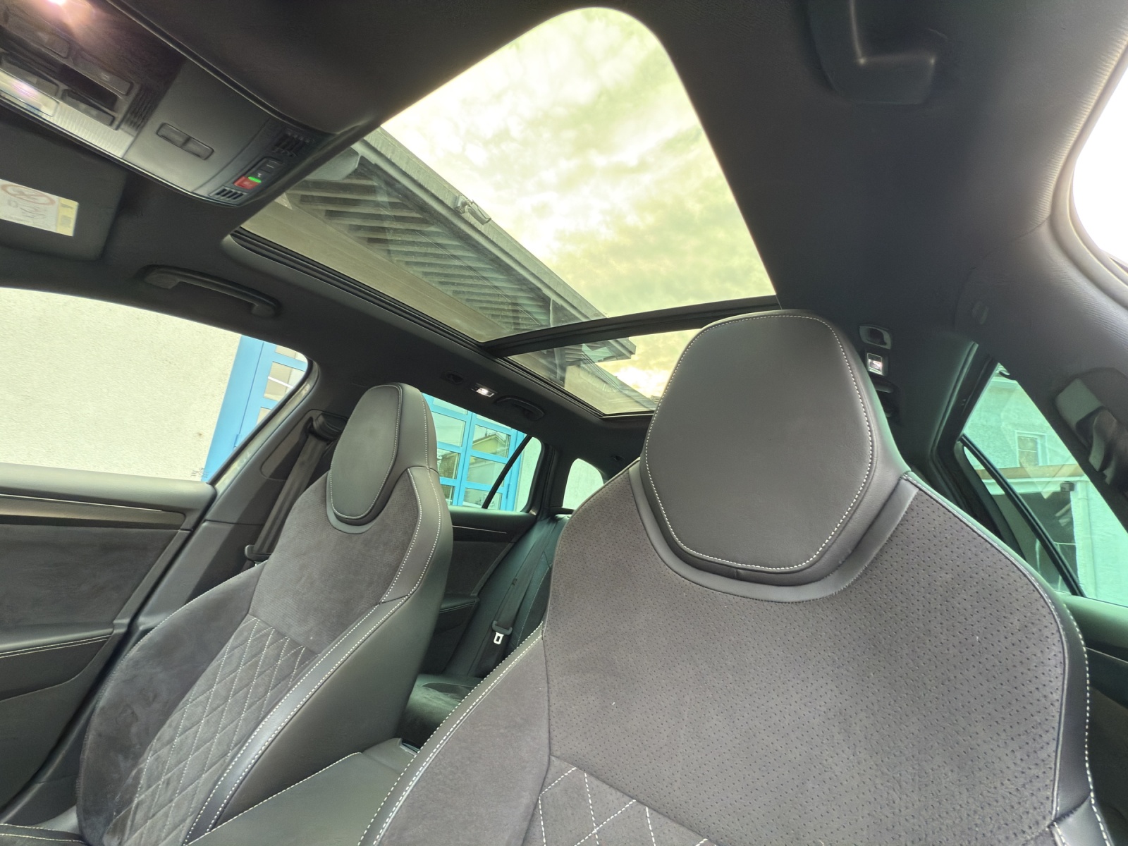 SKODA Superb Combi 2.0 TSI SportLine 4x4 DSG-image-14