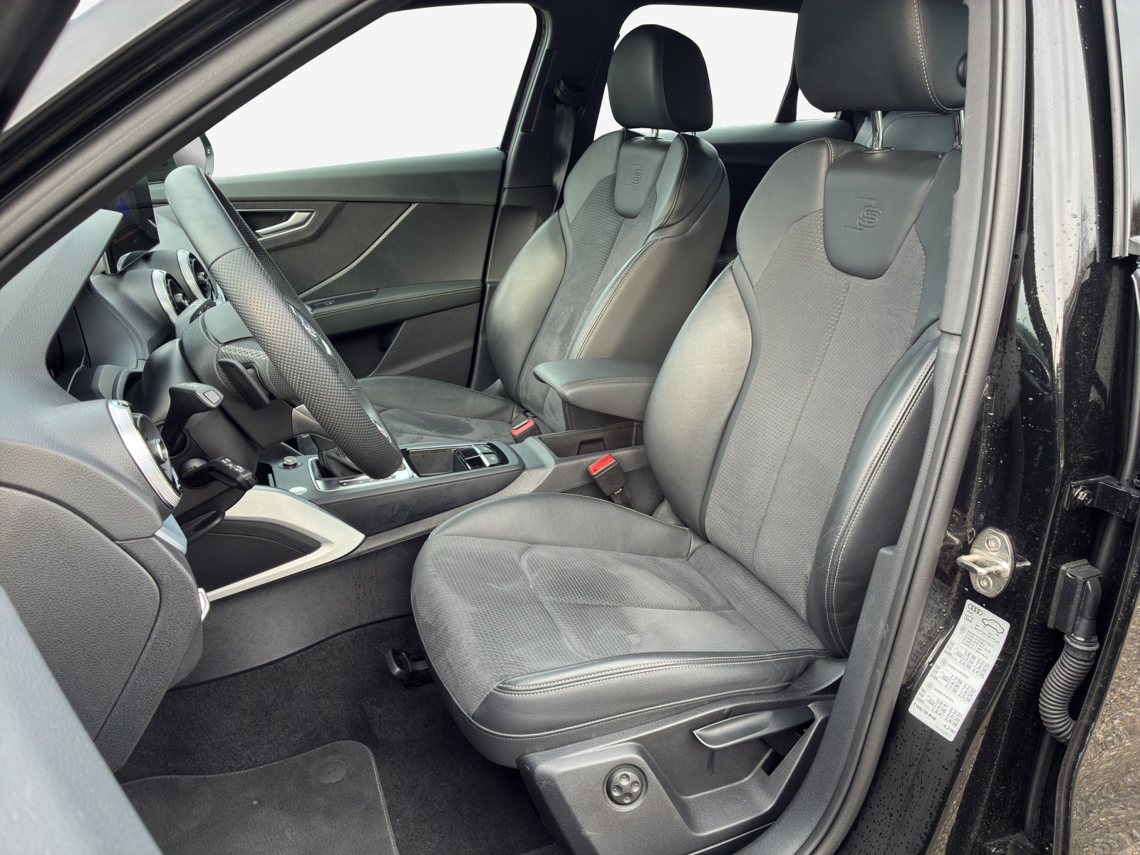 AUDI Q2 40 TFSI S line quattro S-tronic-image-7