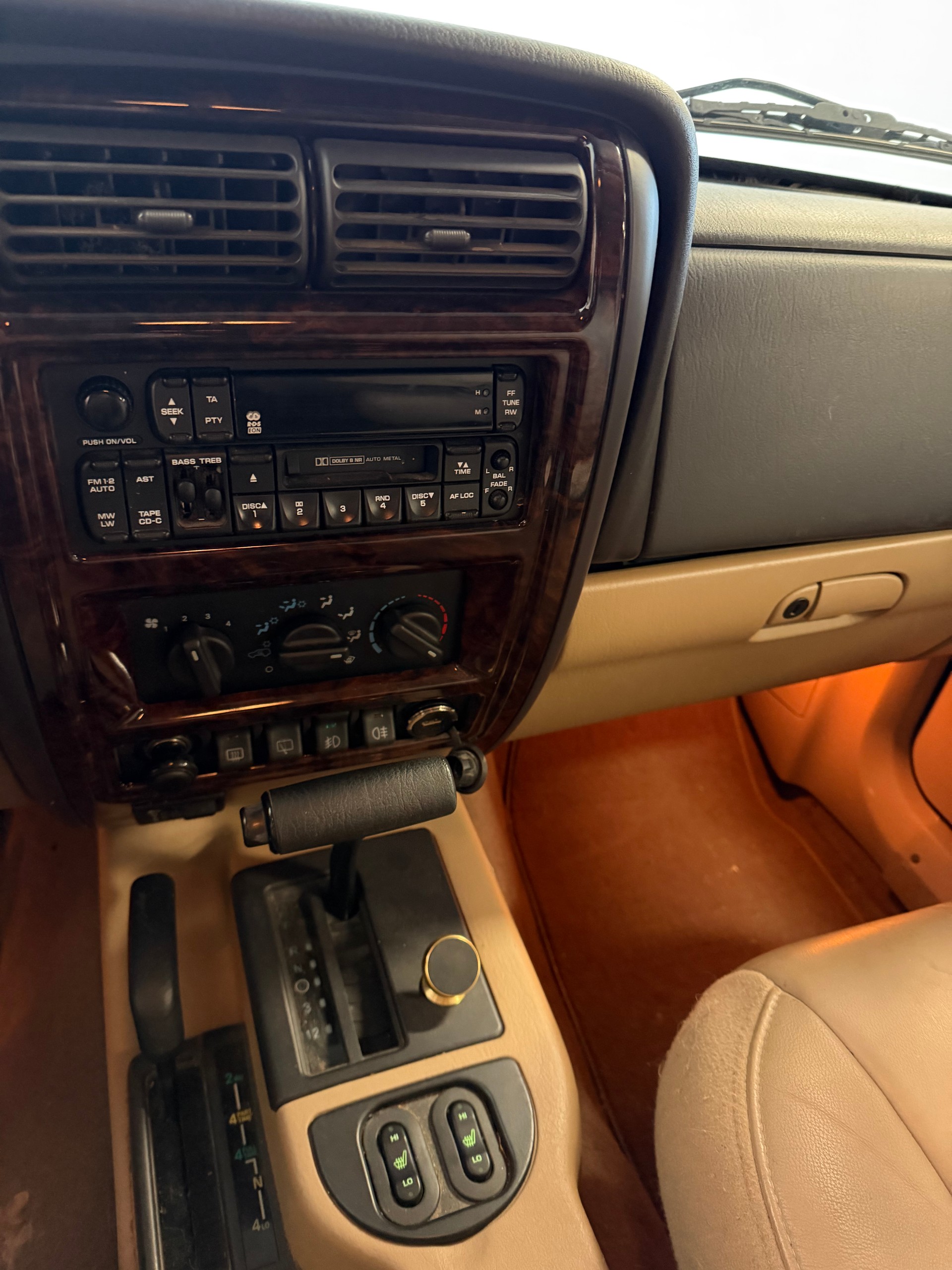 JEEP Cherokee 4.0 Limited Freedom-image-5