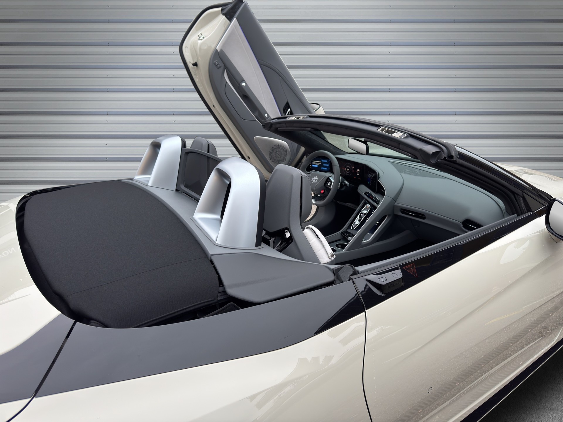 MG Cyberster 77kWh 4WD-image-14