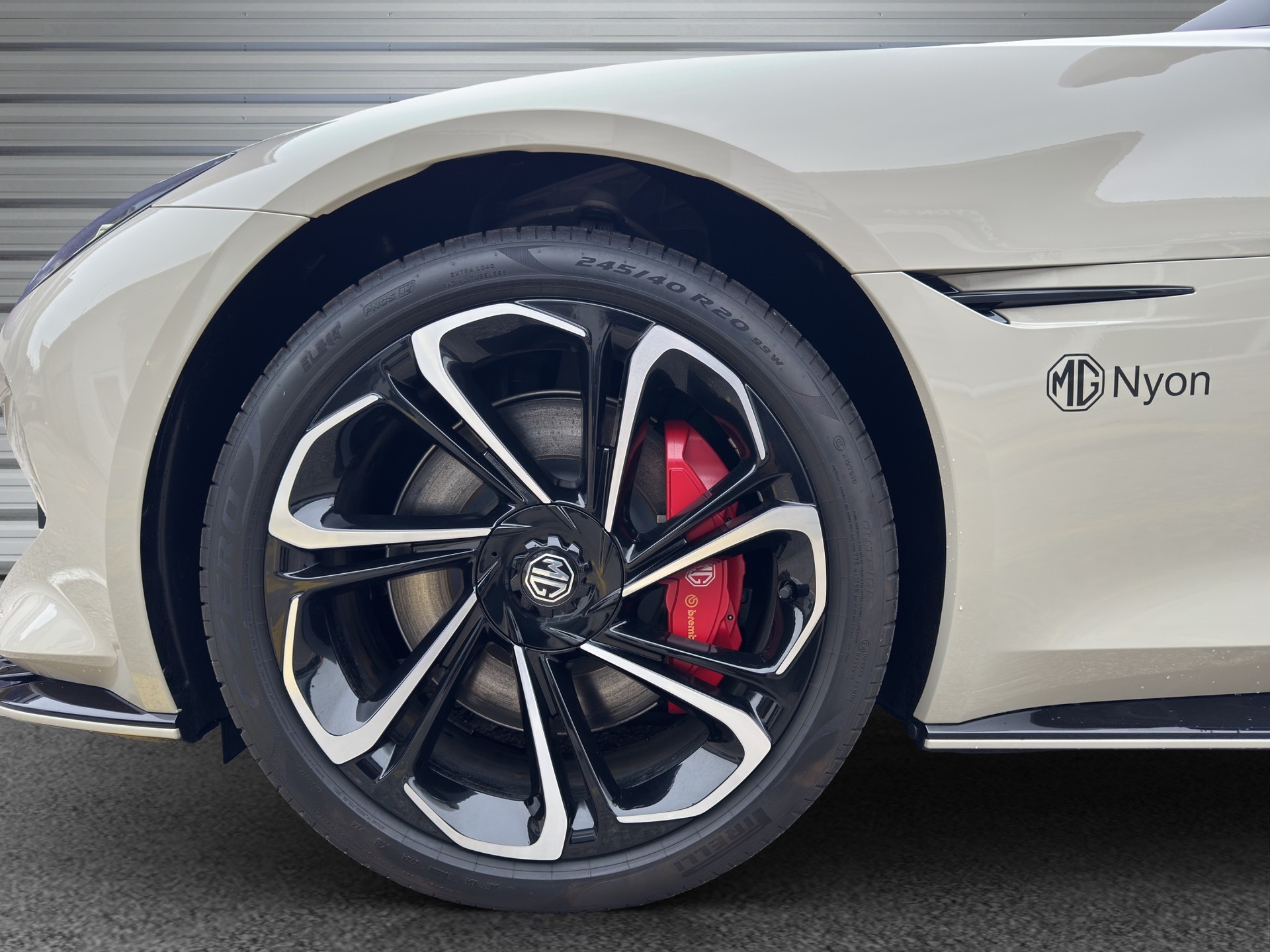 MG Cyberster 77kWh 4WD-image-19