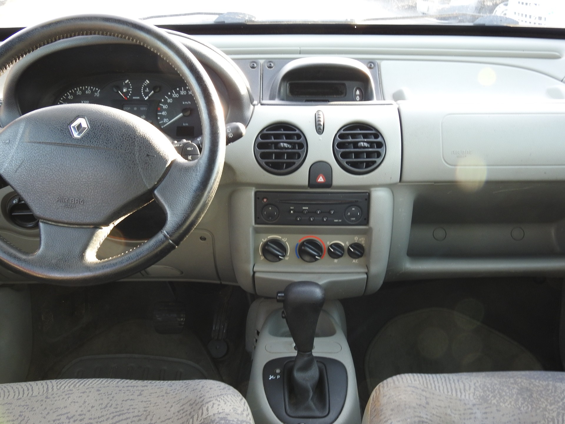 RENAULT Kangoo 1.4 Alizé Automatic-image-19