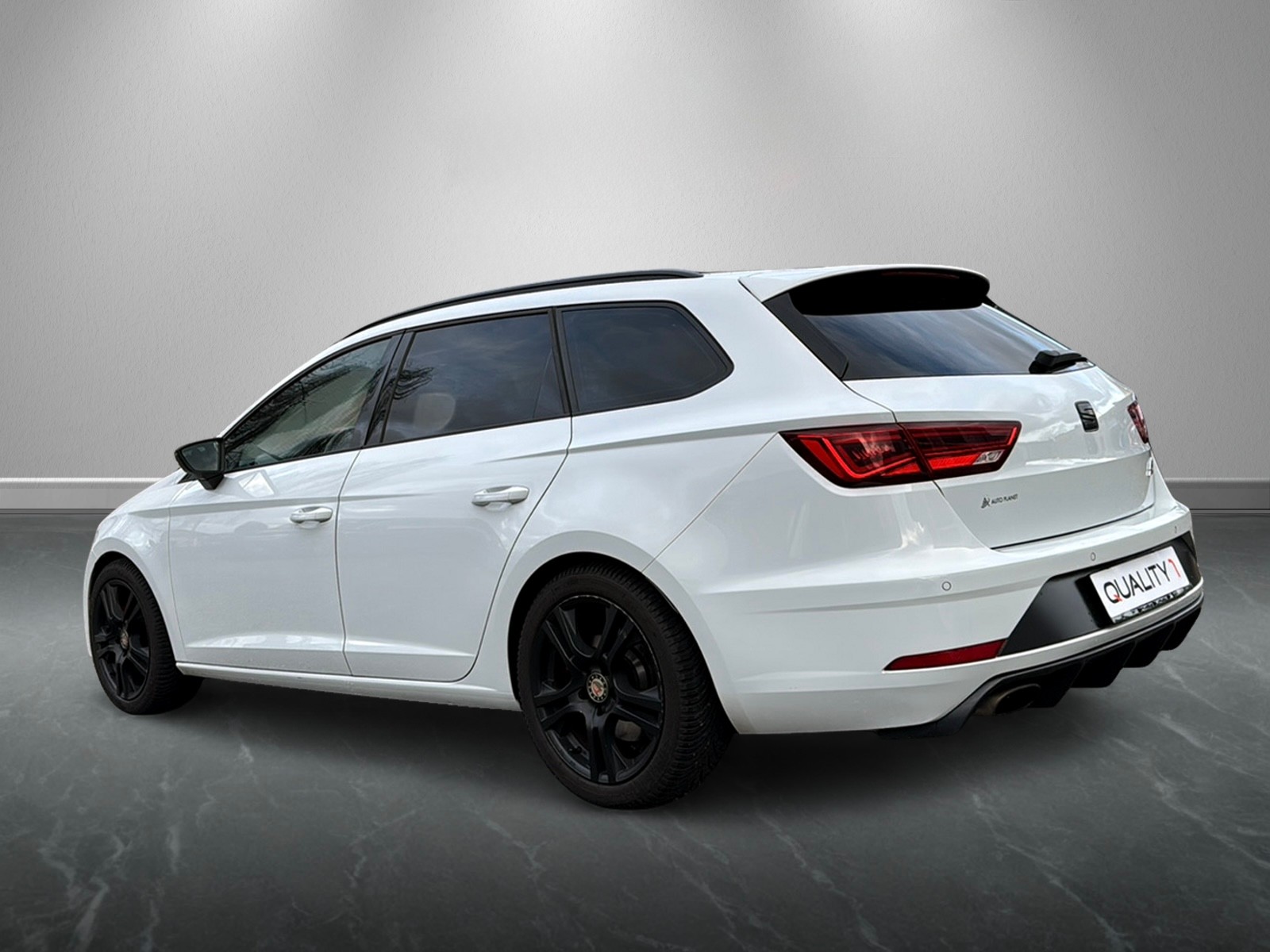 SEAT Leon ST 2.0 TSI Cupra 300 4 Drive DSG-image-2