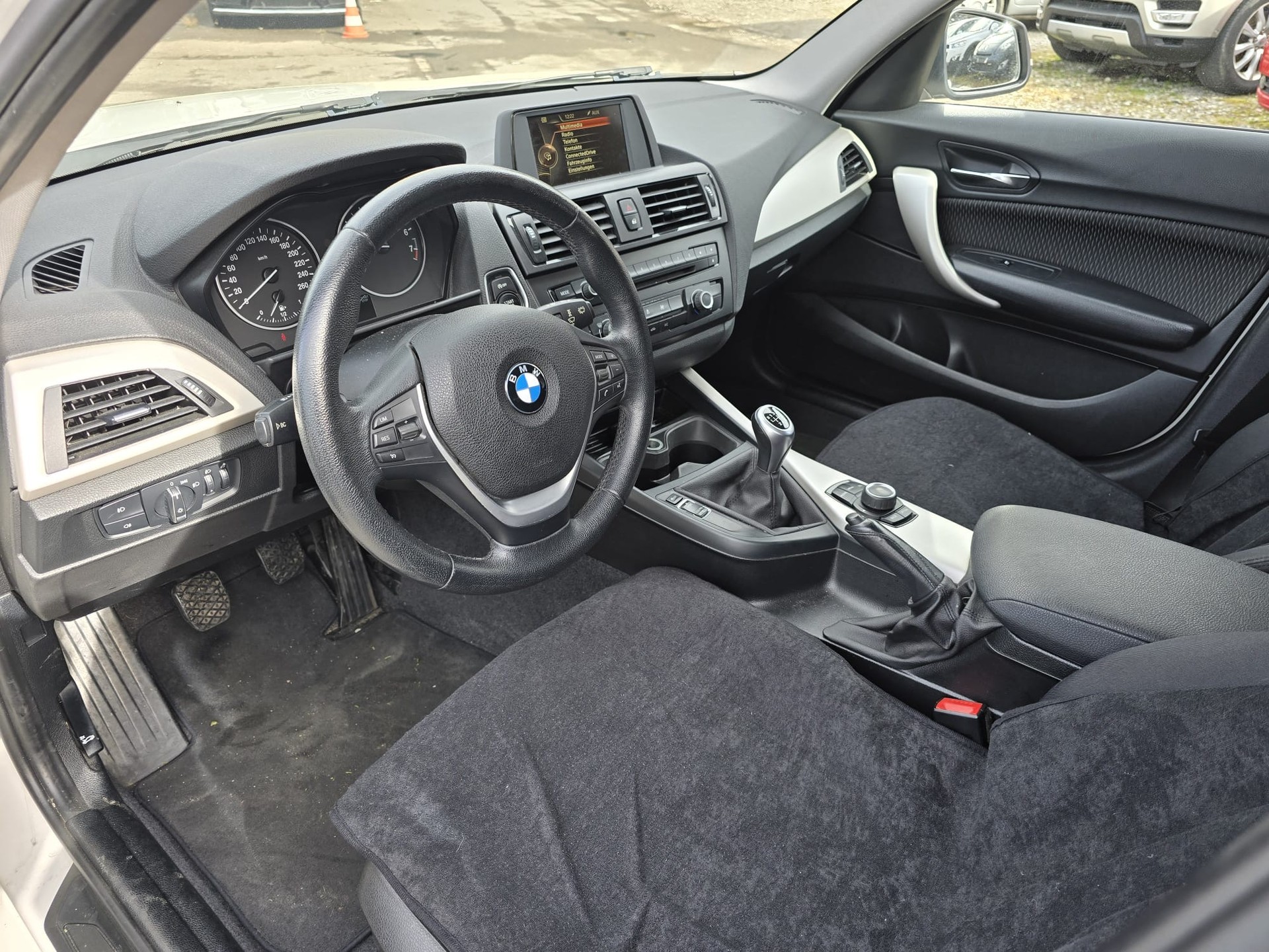 BMW 116i-image-13