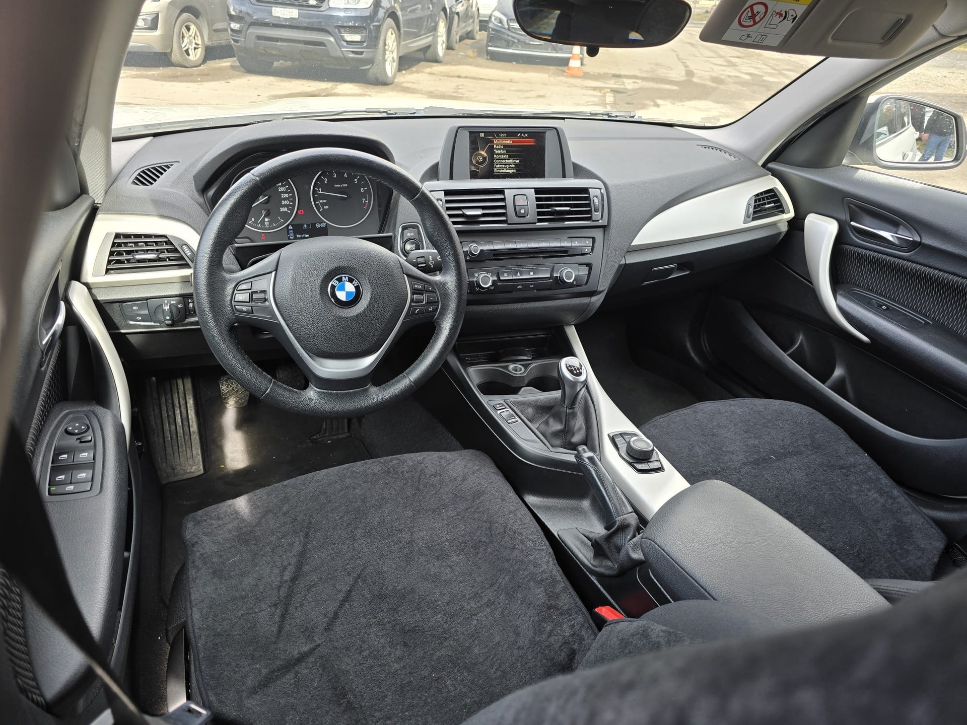 BMW 116i-image-12
