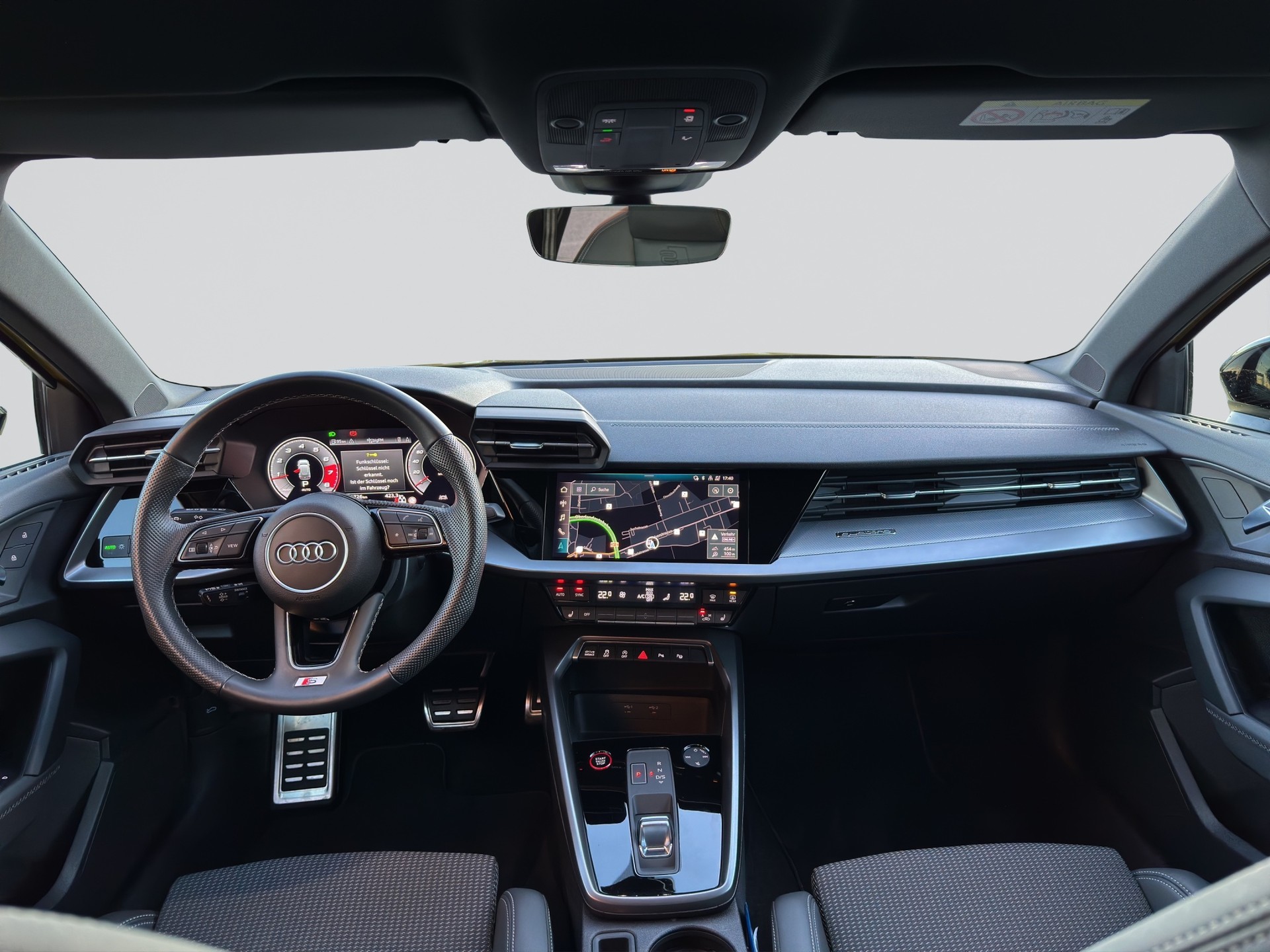 AUDI S3 Sportback 2.0 TFSI quattro S-tronic Black Edition-image-13
