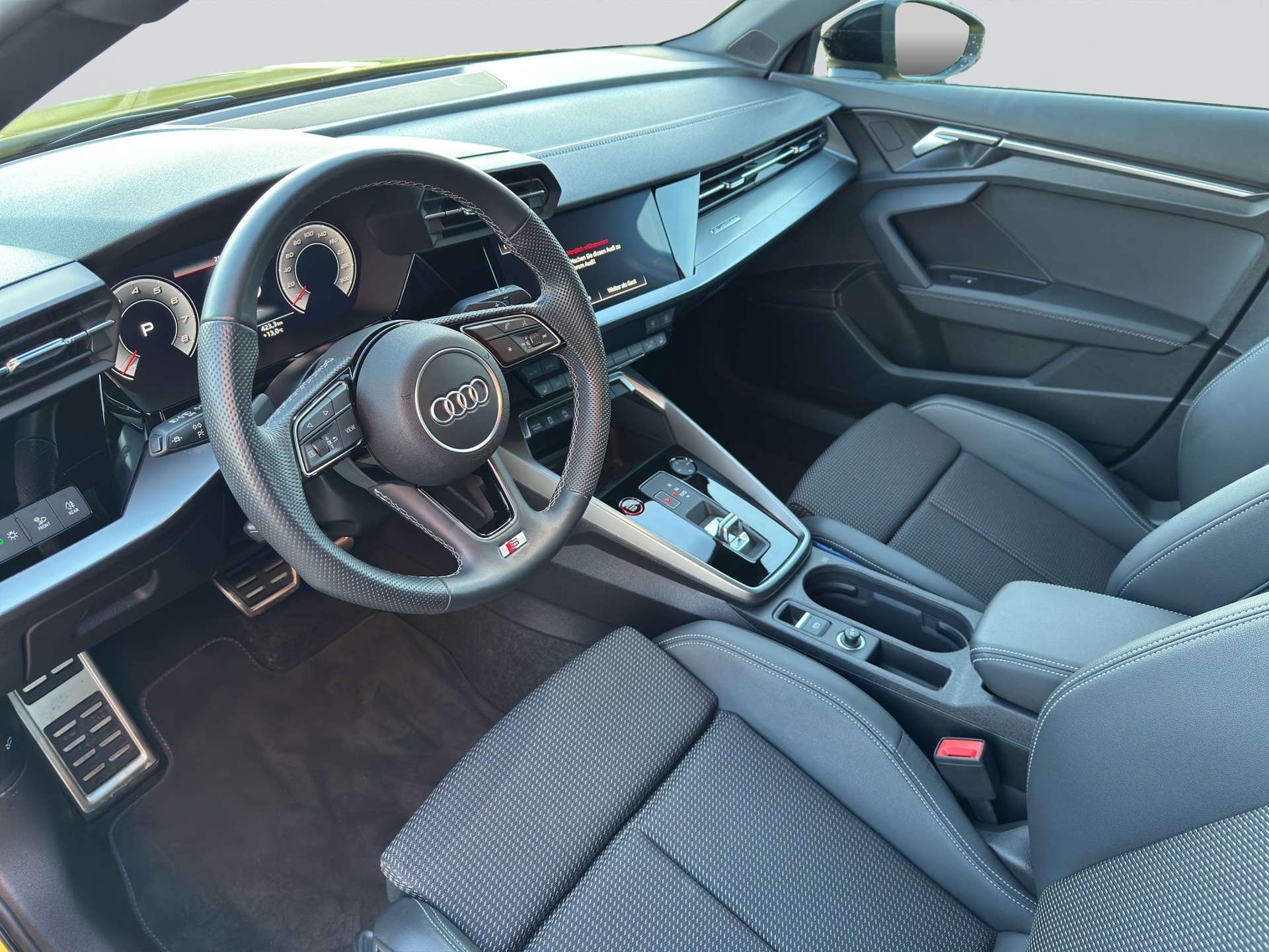 AUDI S3 Sportback 2.0 TFSI quattro S-tronic Black Edition-image-6