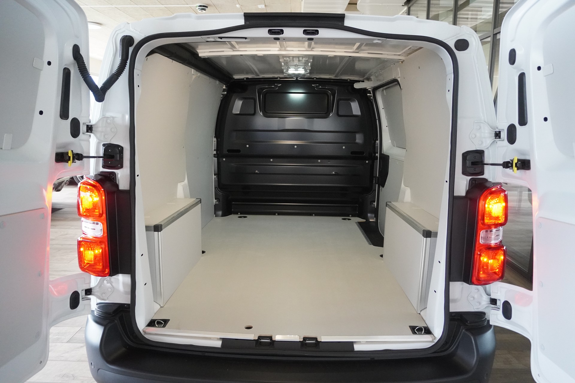 CITROEN Jumpy 2.0 BlueHDi 145 M EAT8-image-14