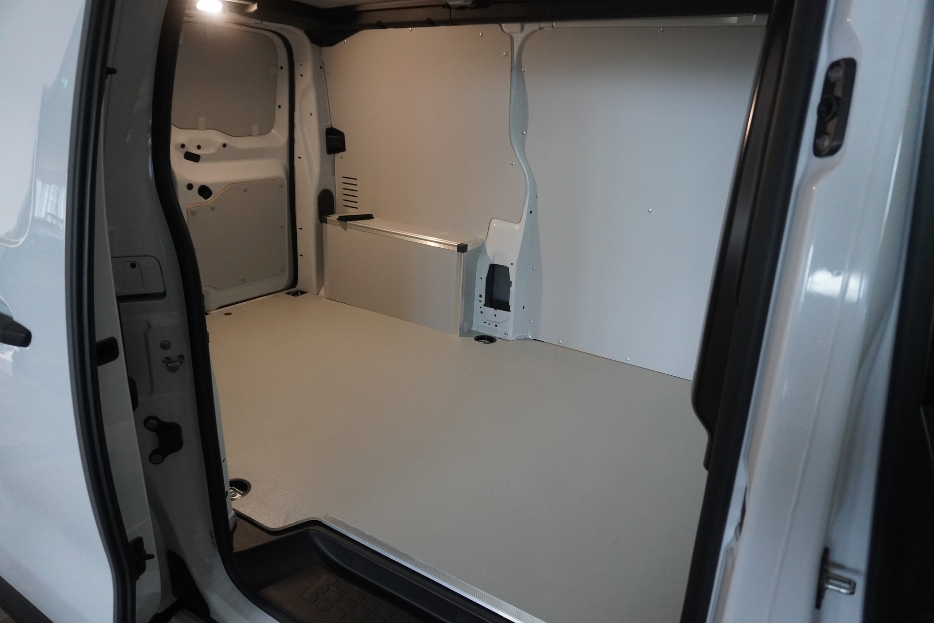 CITROEN Jumpy 2.0 BlueHDi 145 M EAT8-image-13