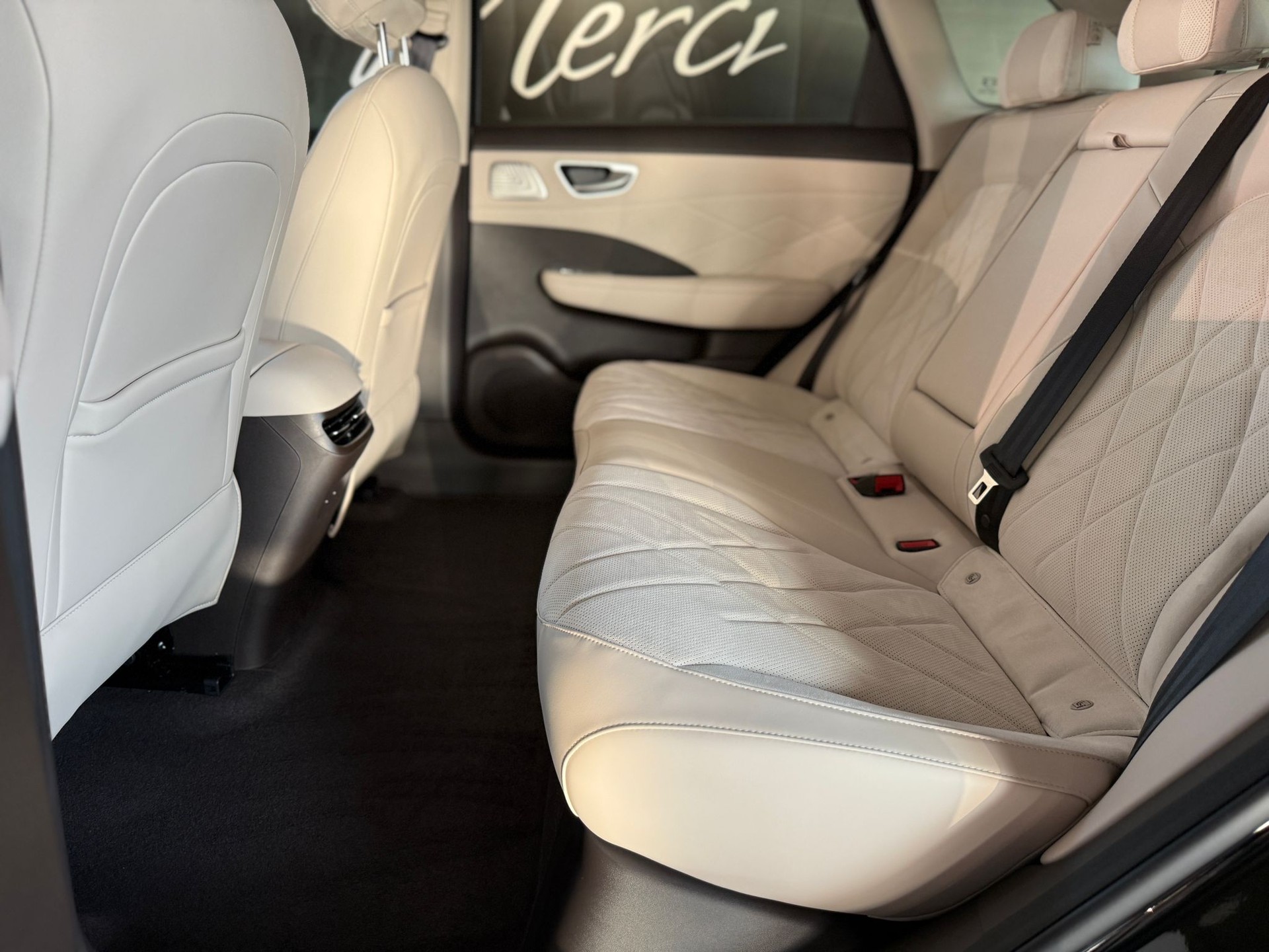 MG S6 EV 77kWh Luxury AWD-image-6