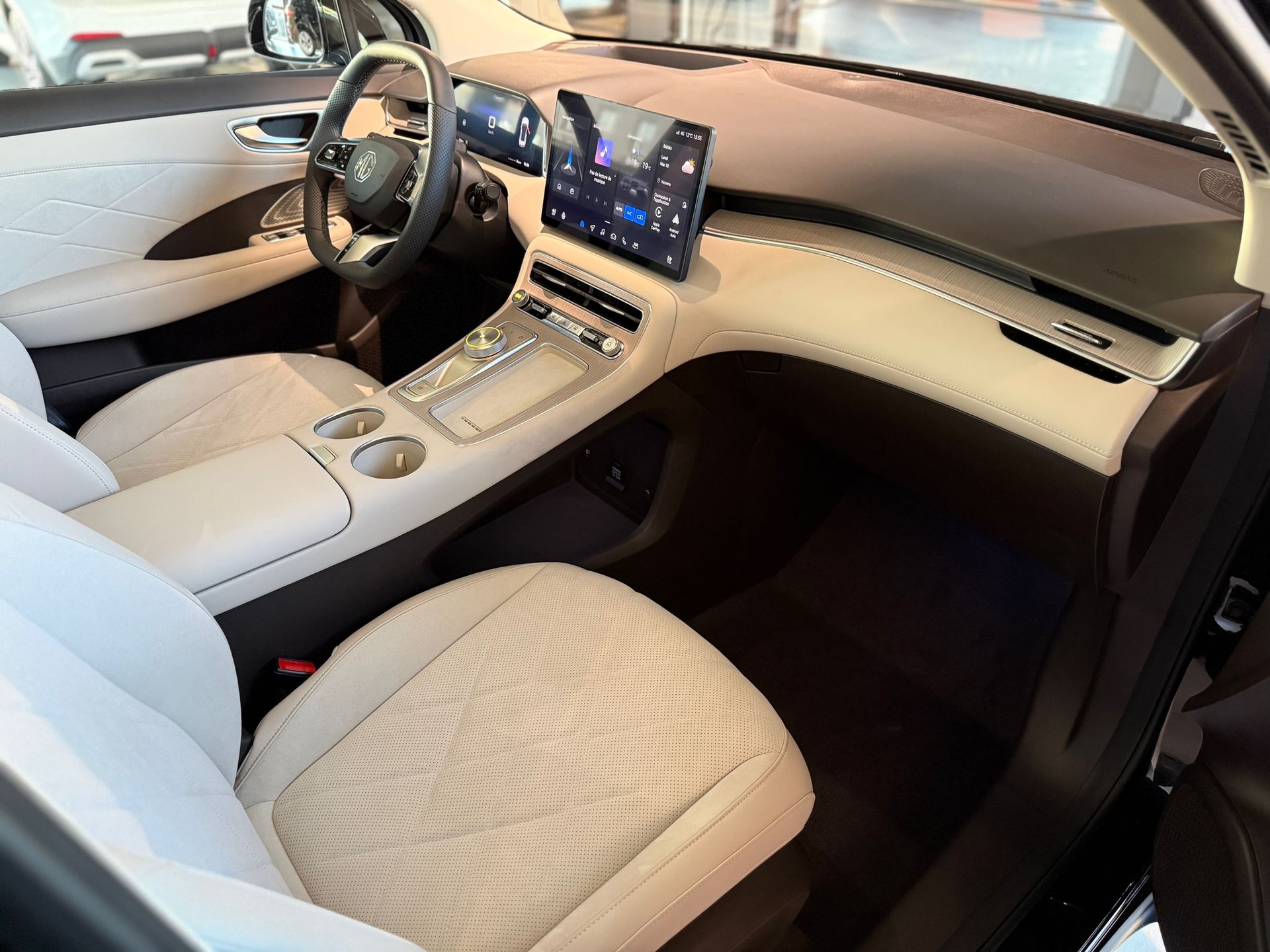 MG S6 EV 77kWh Luxury AWD-image-14
