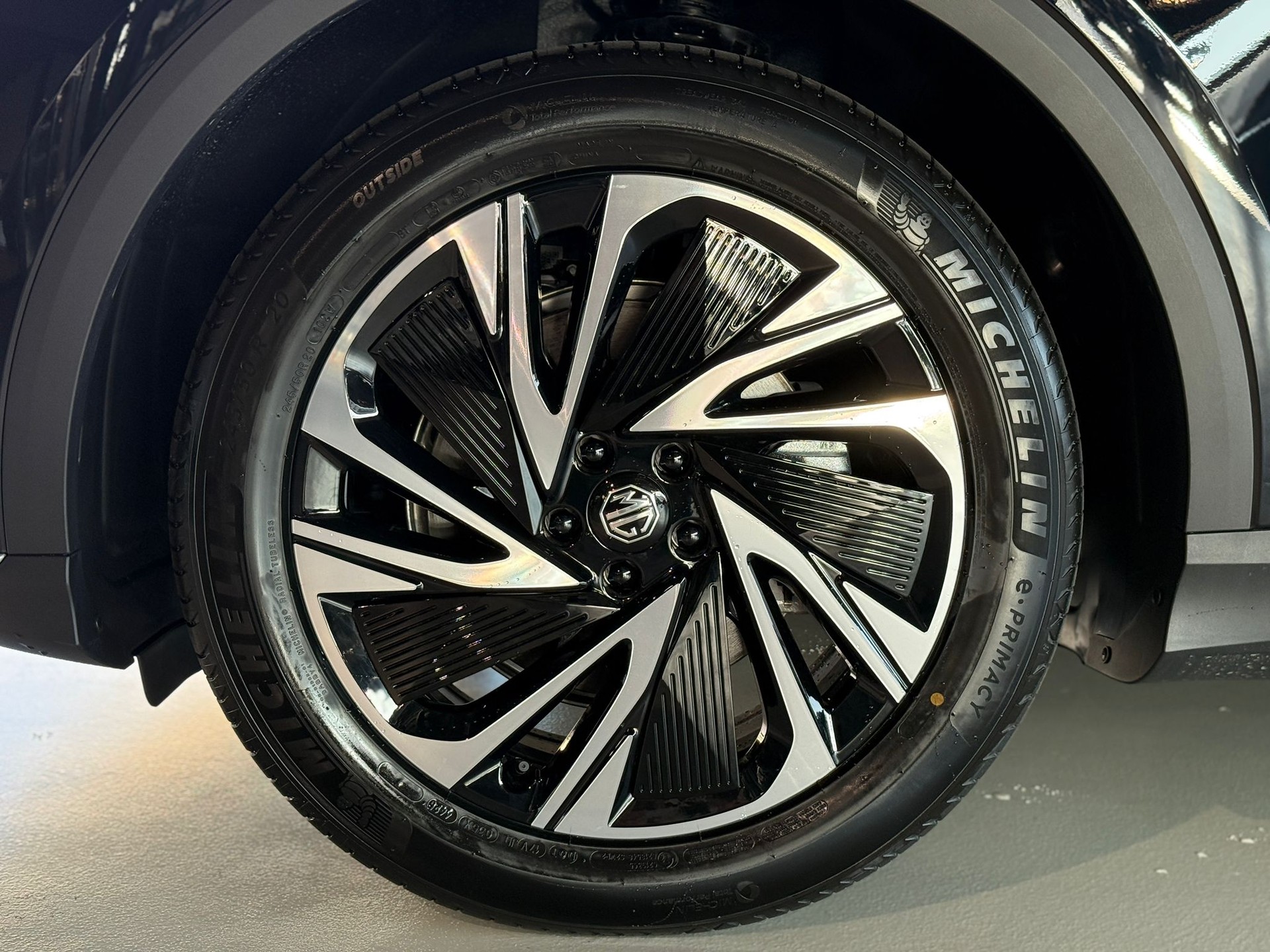 MG S6 EV 77kWh Luxury AWD-image-27