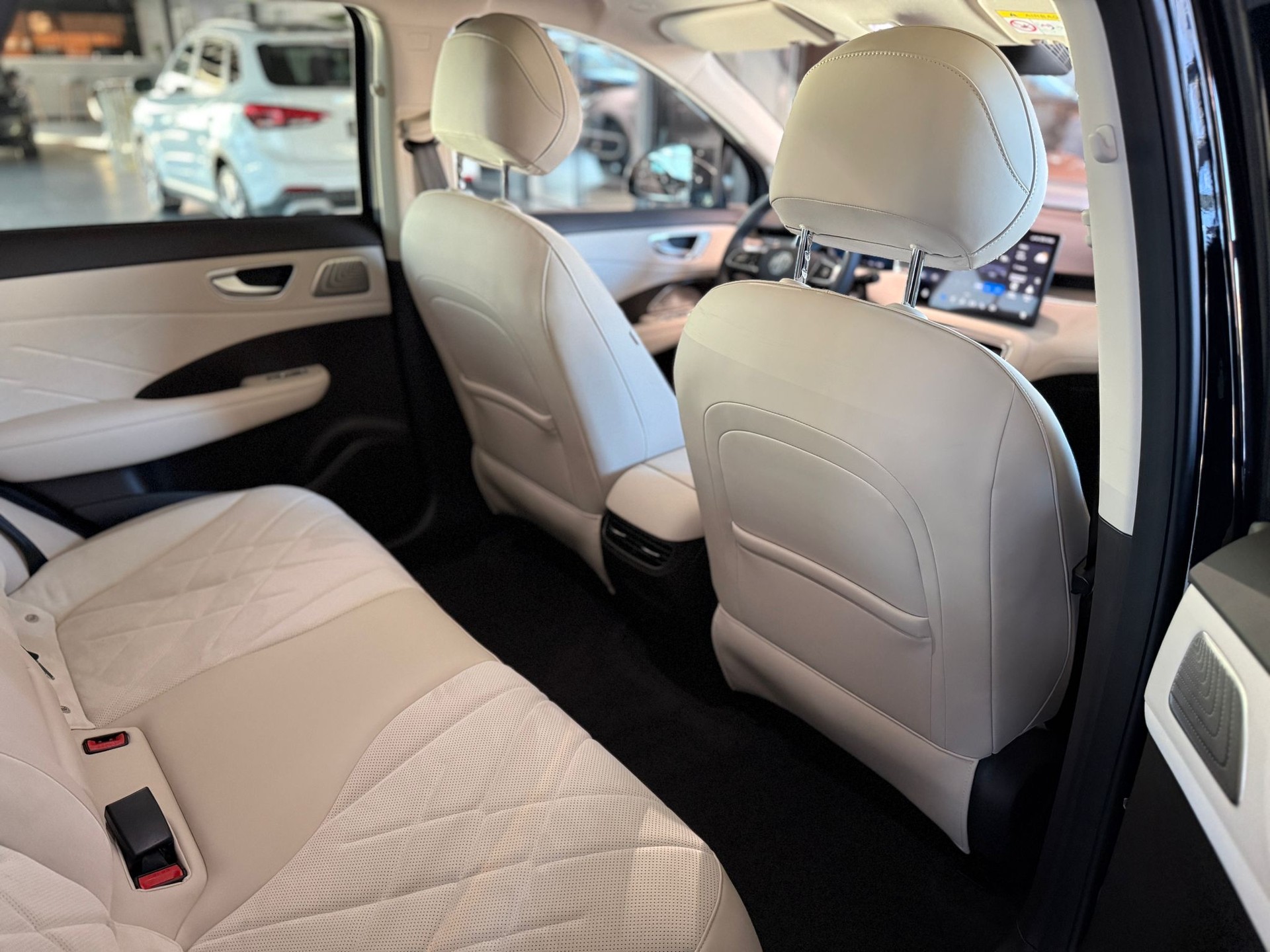 MG S6 EV 77kWh Luxury AWD-image-9