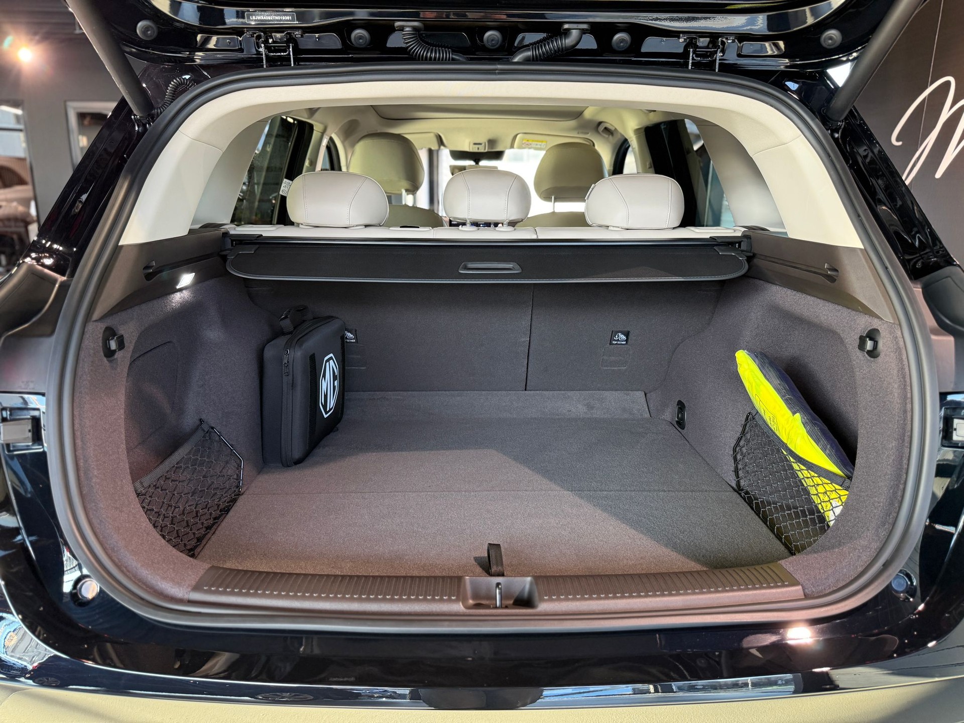 MG S6 EV 77kWh Luxury AWD-image-28