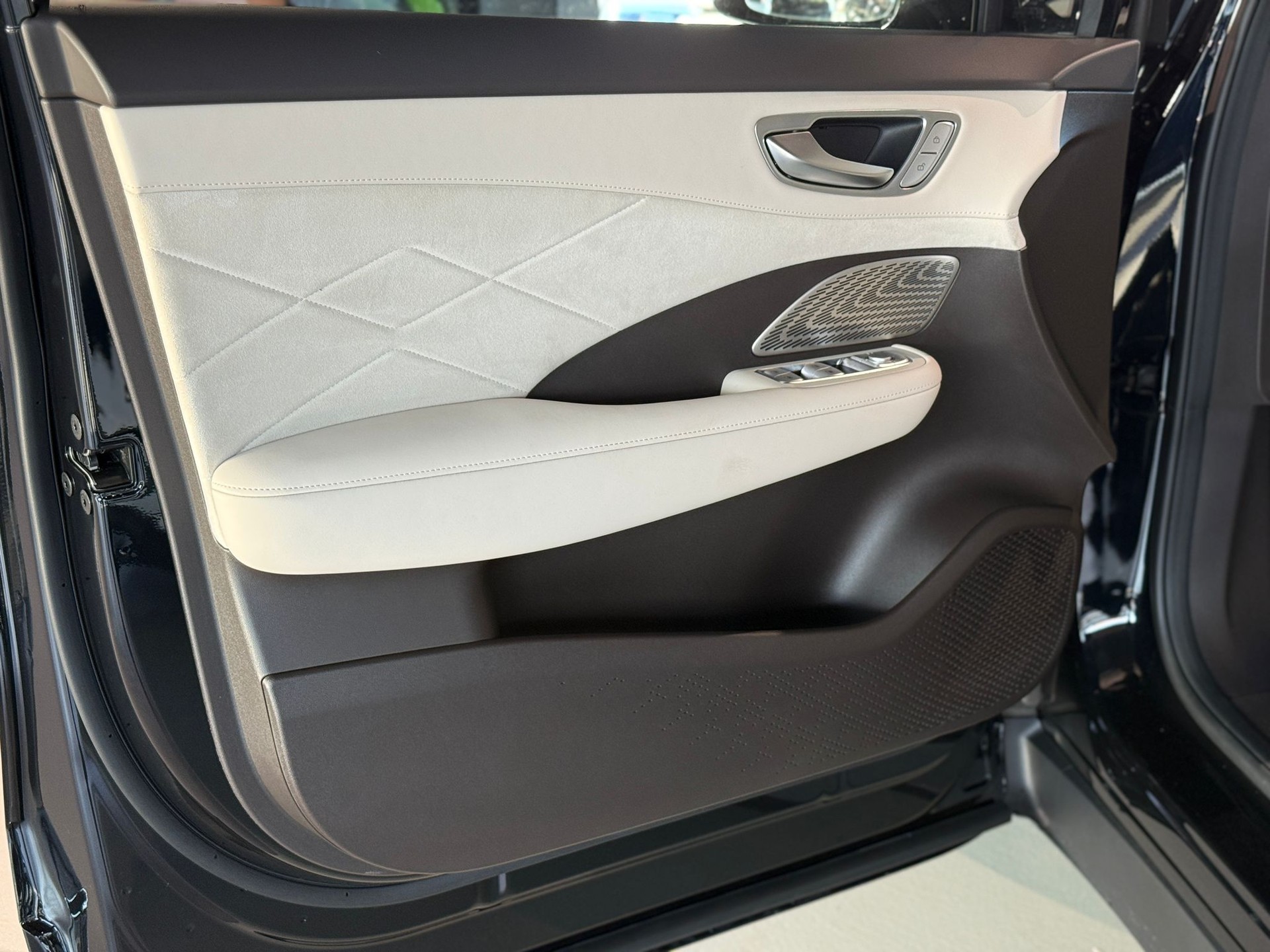 MG S6 EV 77kWh Luxury AWD-image-10