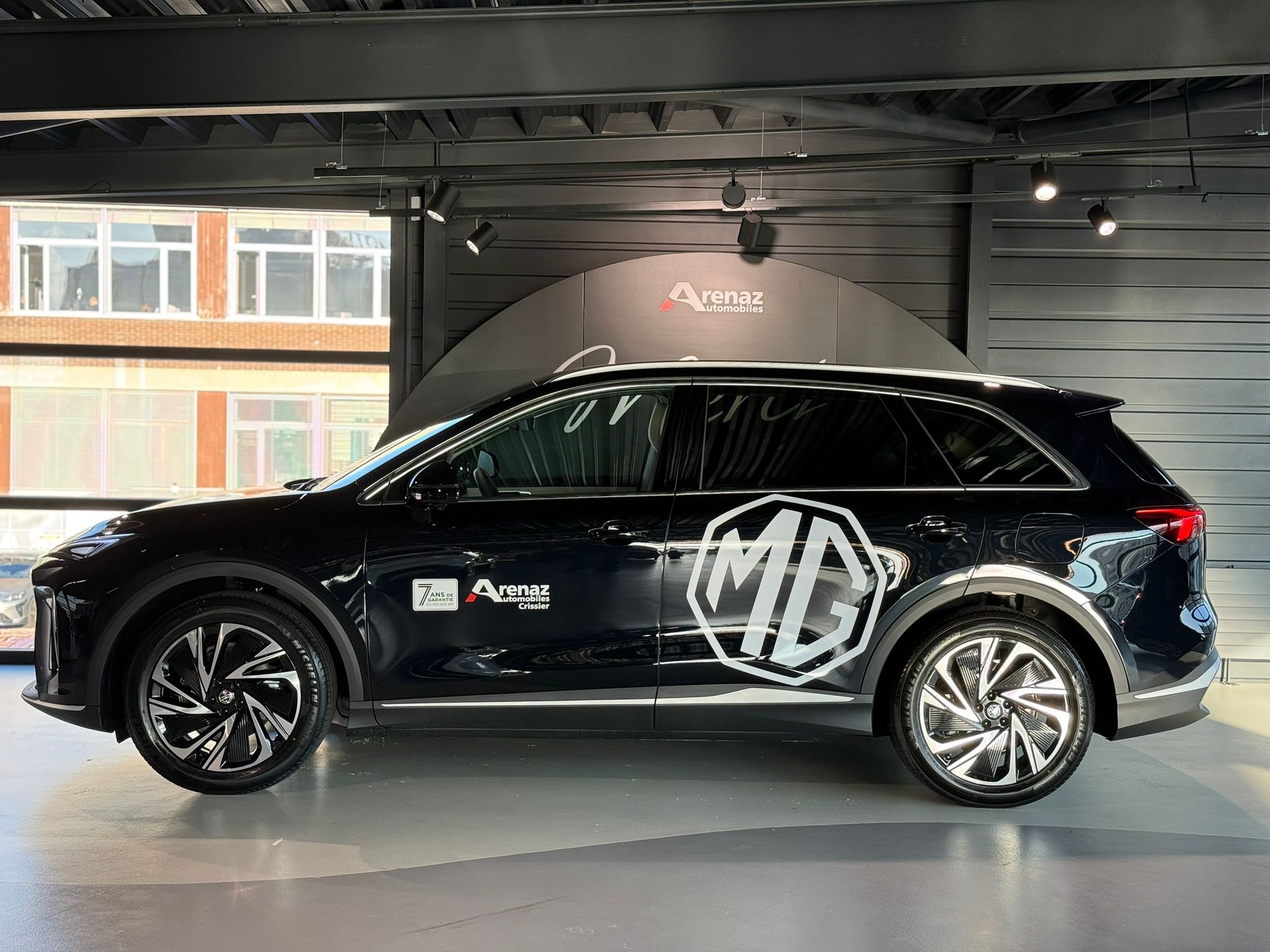 MG S6 EV 77kWh Luxury AWD-showroom-element-1