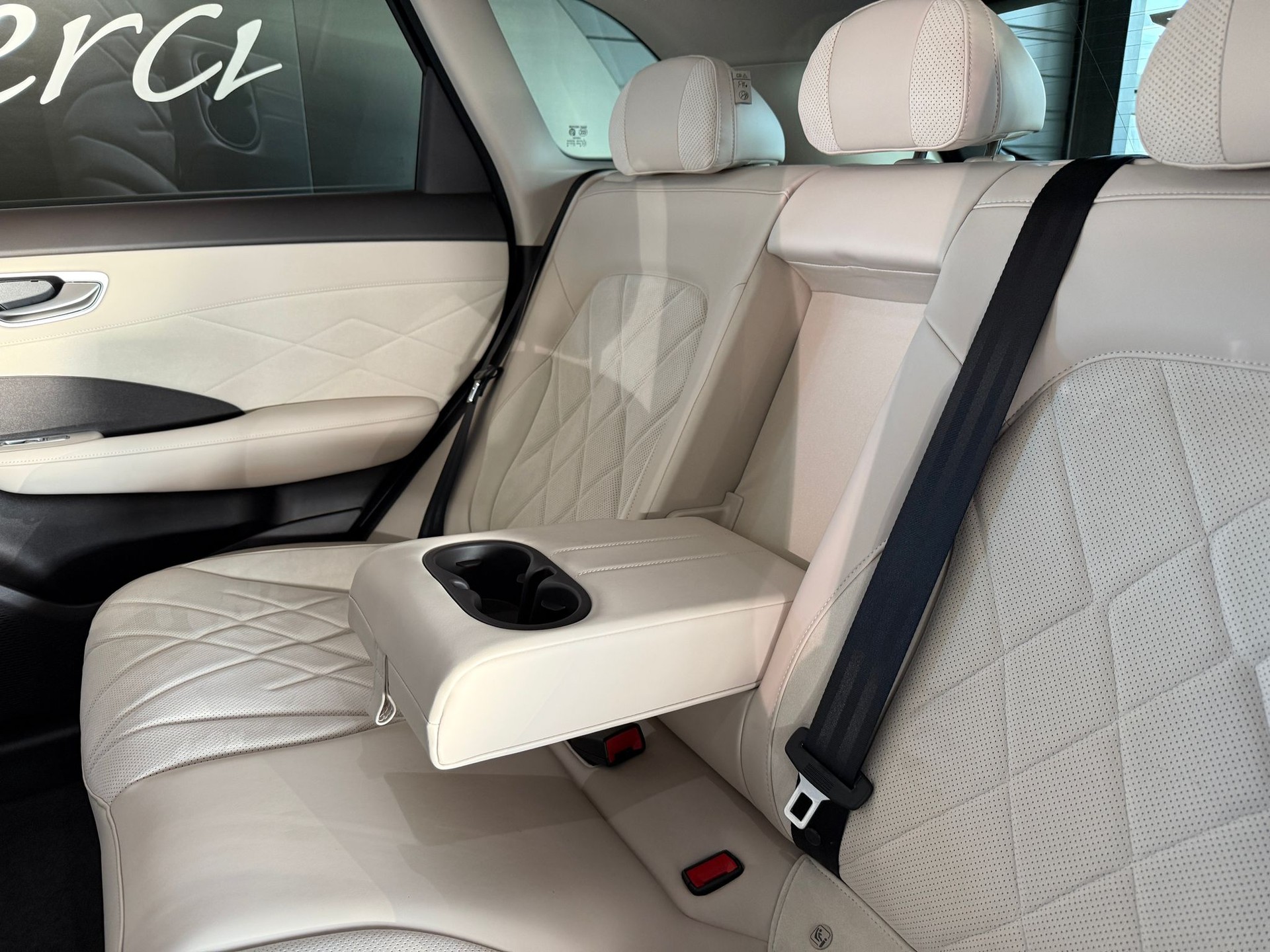 MG S6 EV 77kWh Luxury AWD-image-7