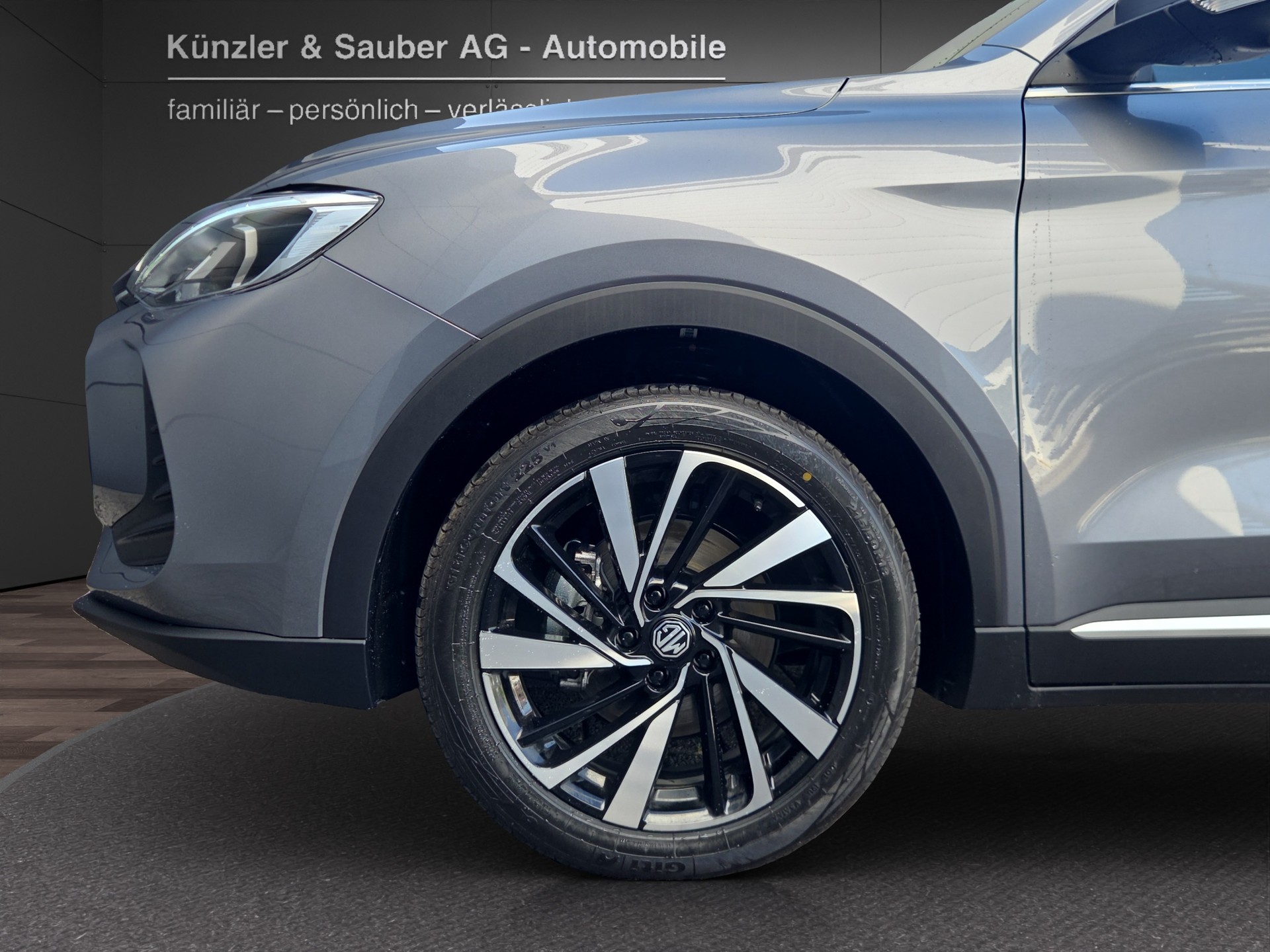 MG ZS 1.5 HEV Luxury-showroom-element-2