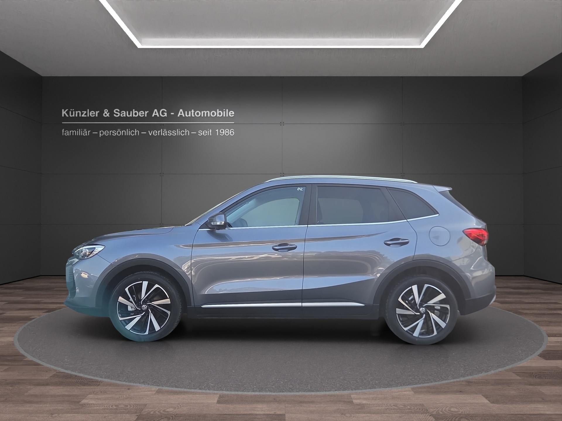 MG ZS 1.5 HEV Luxury-showroom-element-1